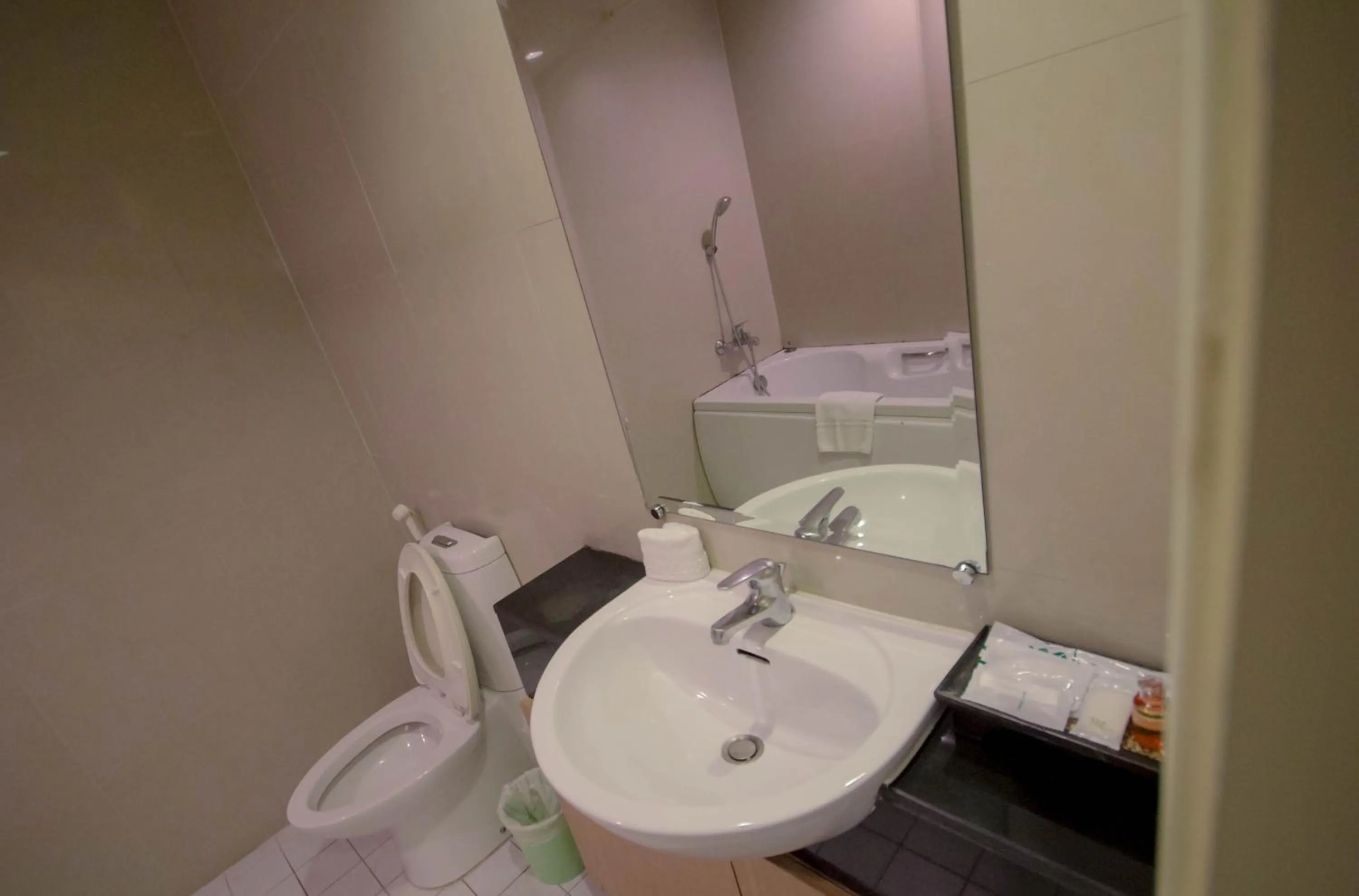 Bathroom in Hope Land Hotel Sukhumvit 24