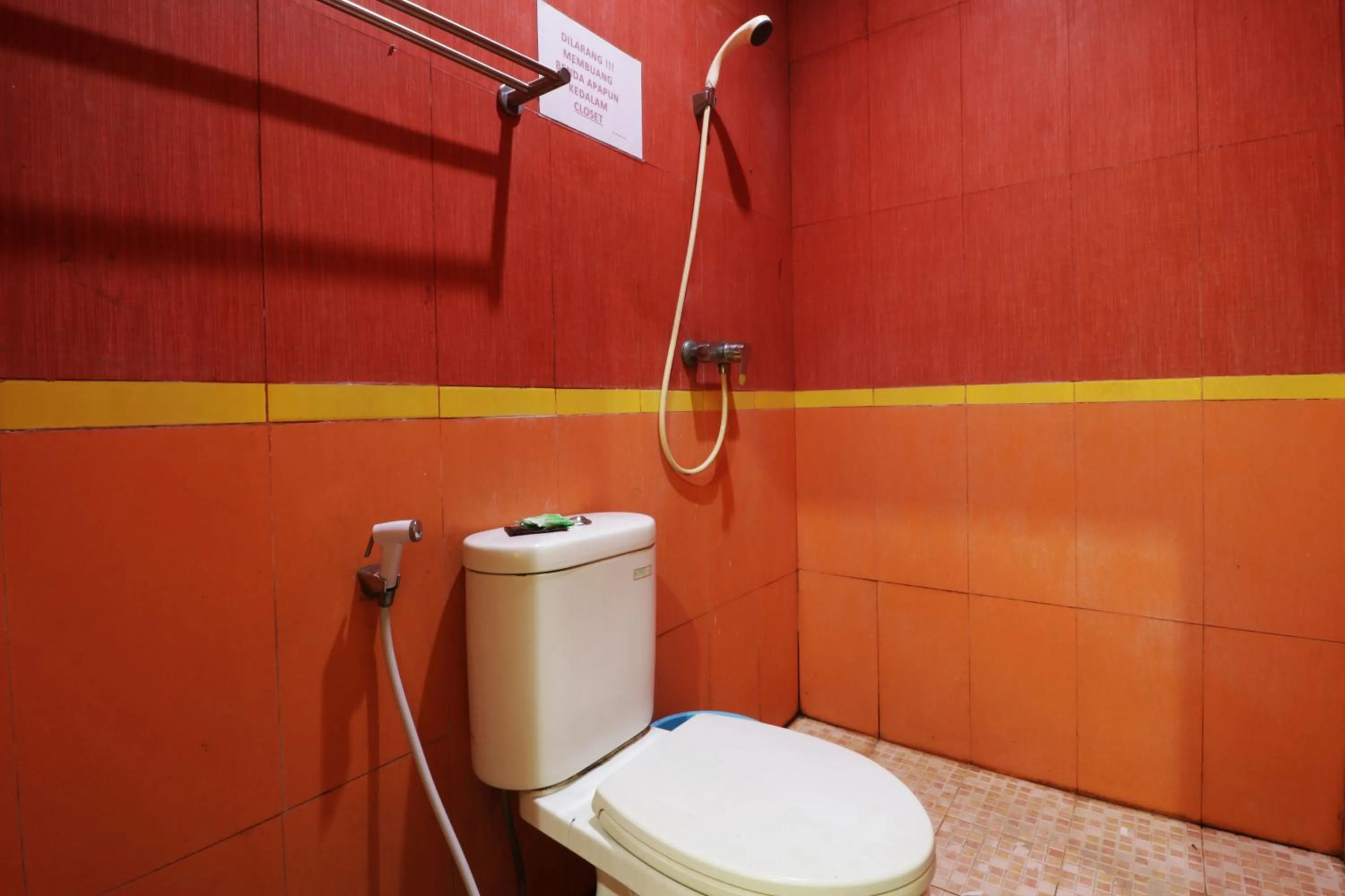 Shower in Penginapan Marsya Prima Syariah