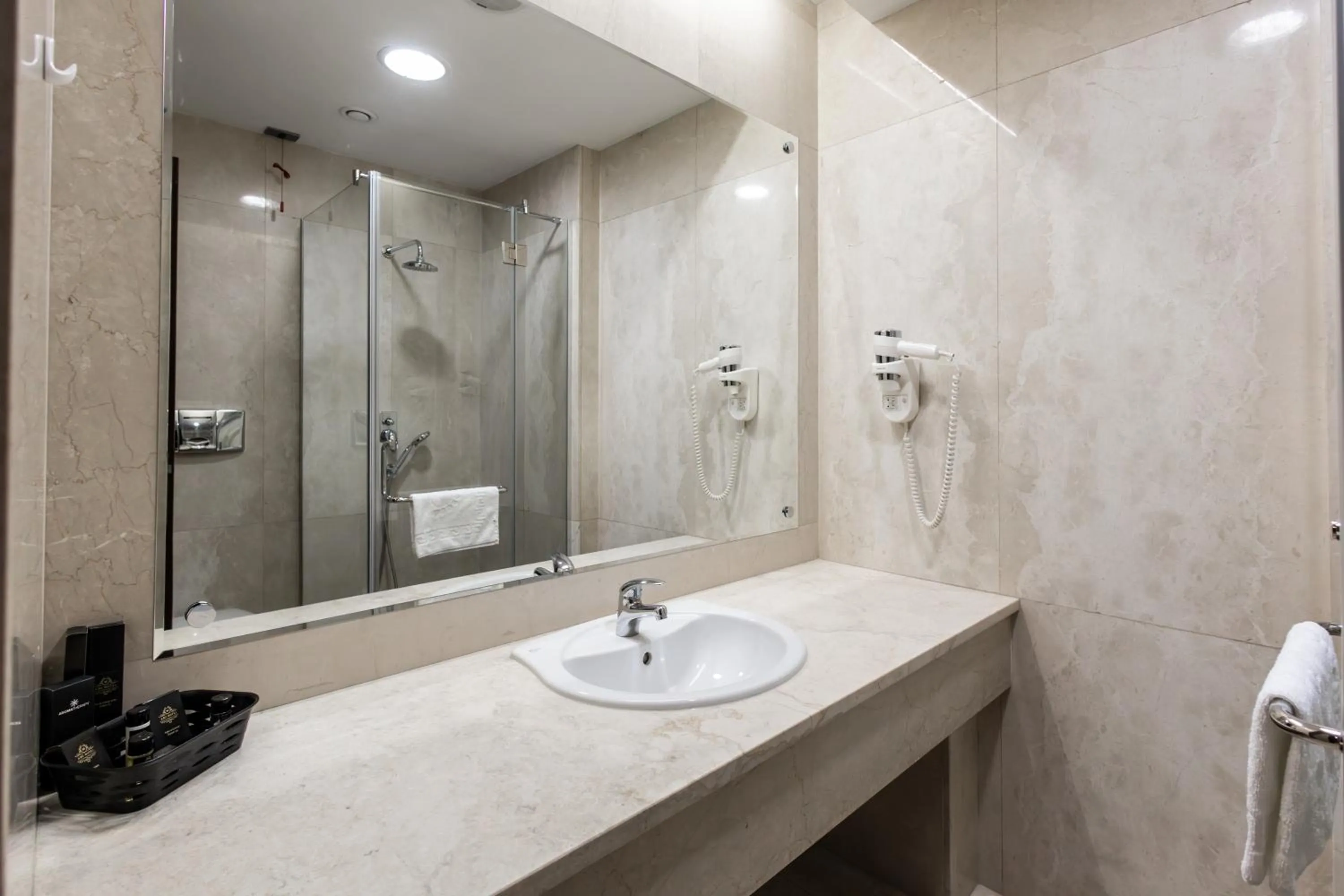 Bathroom in GARNI HOTEL AMI