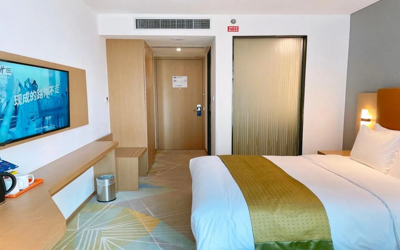 Bed in Holiday Inn Express Changzhou Xinbei by IHG