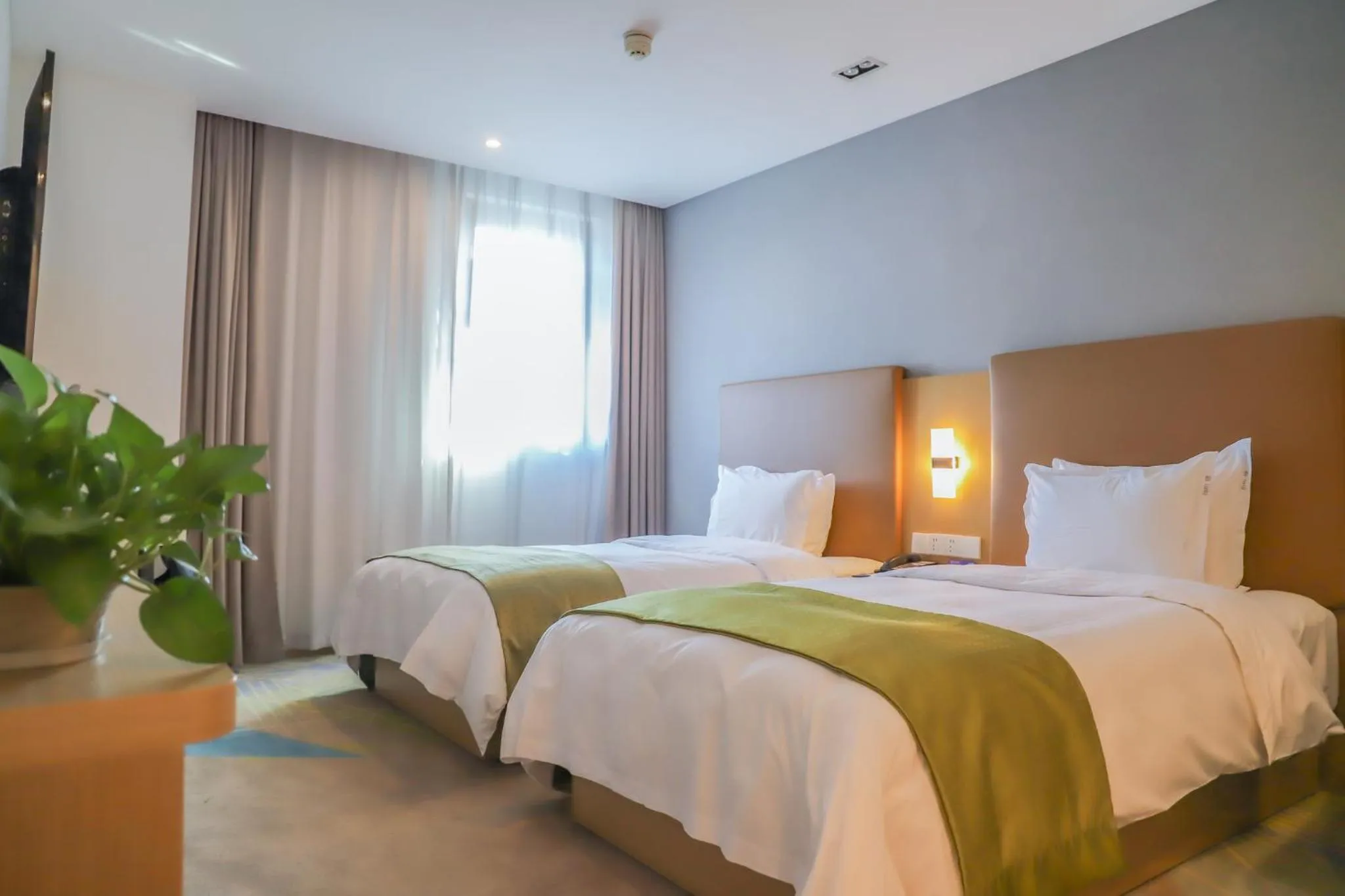 Photo of the whole room, Bed in Holiday Inn Express Changzhou Xinbei by IHG