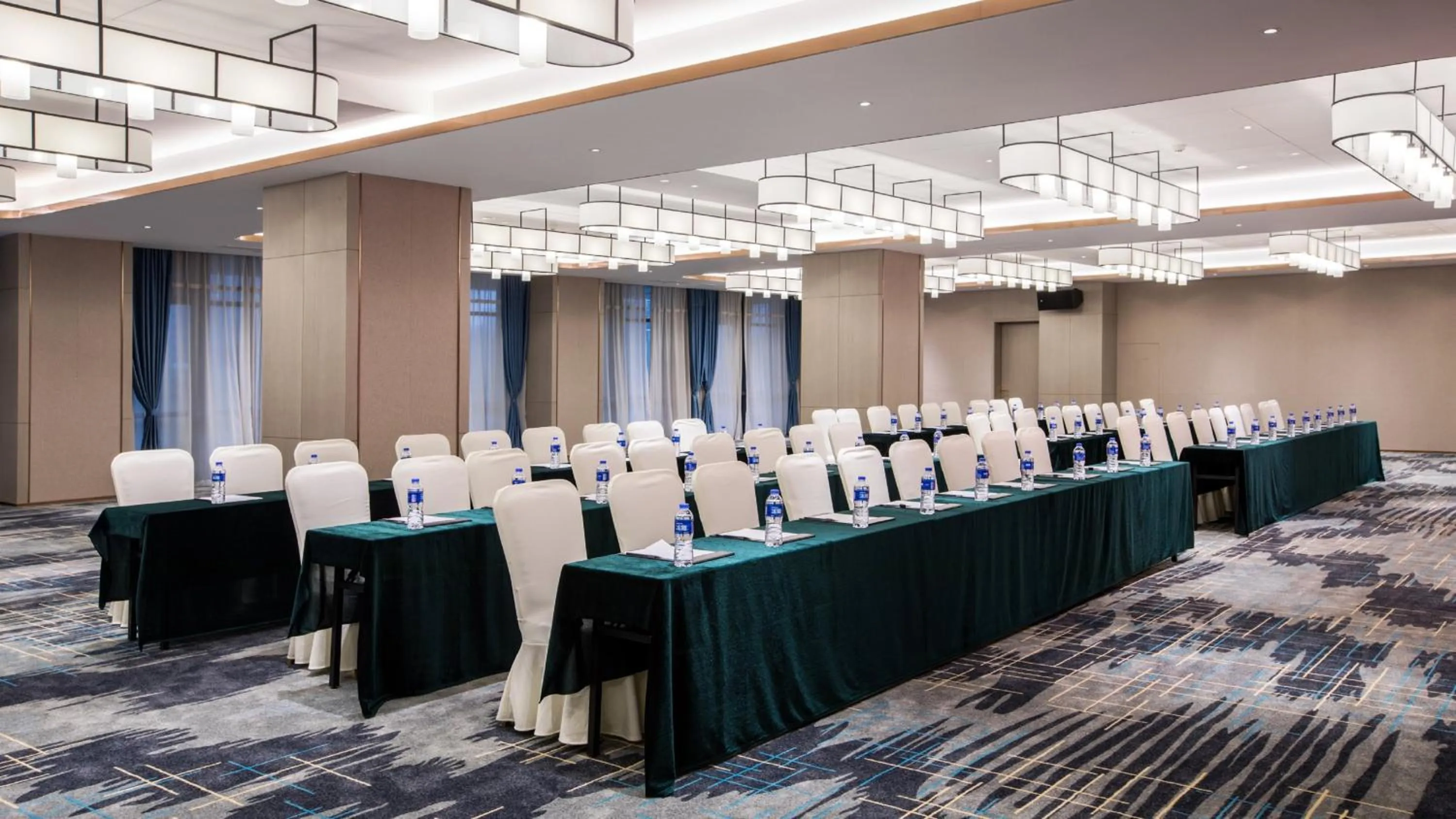Meeting/conference room in Holiday Inn Express Changzhou Xinbei by IHG
