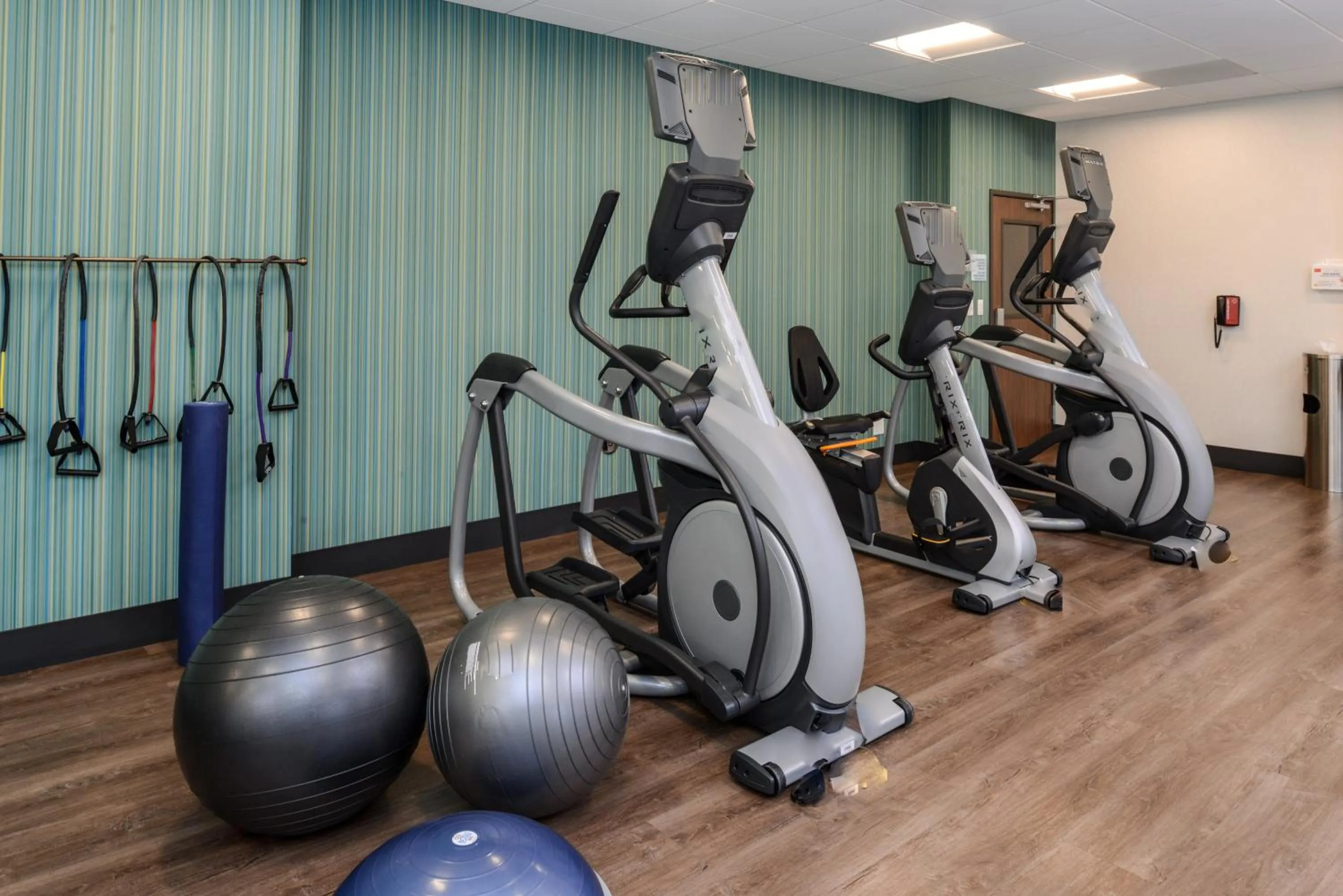 Fitness centre/facilities in Holiday Inn Express & Suites - Ruskin by IHG