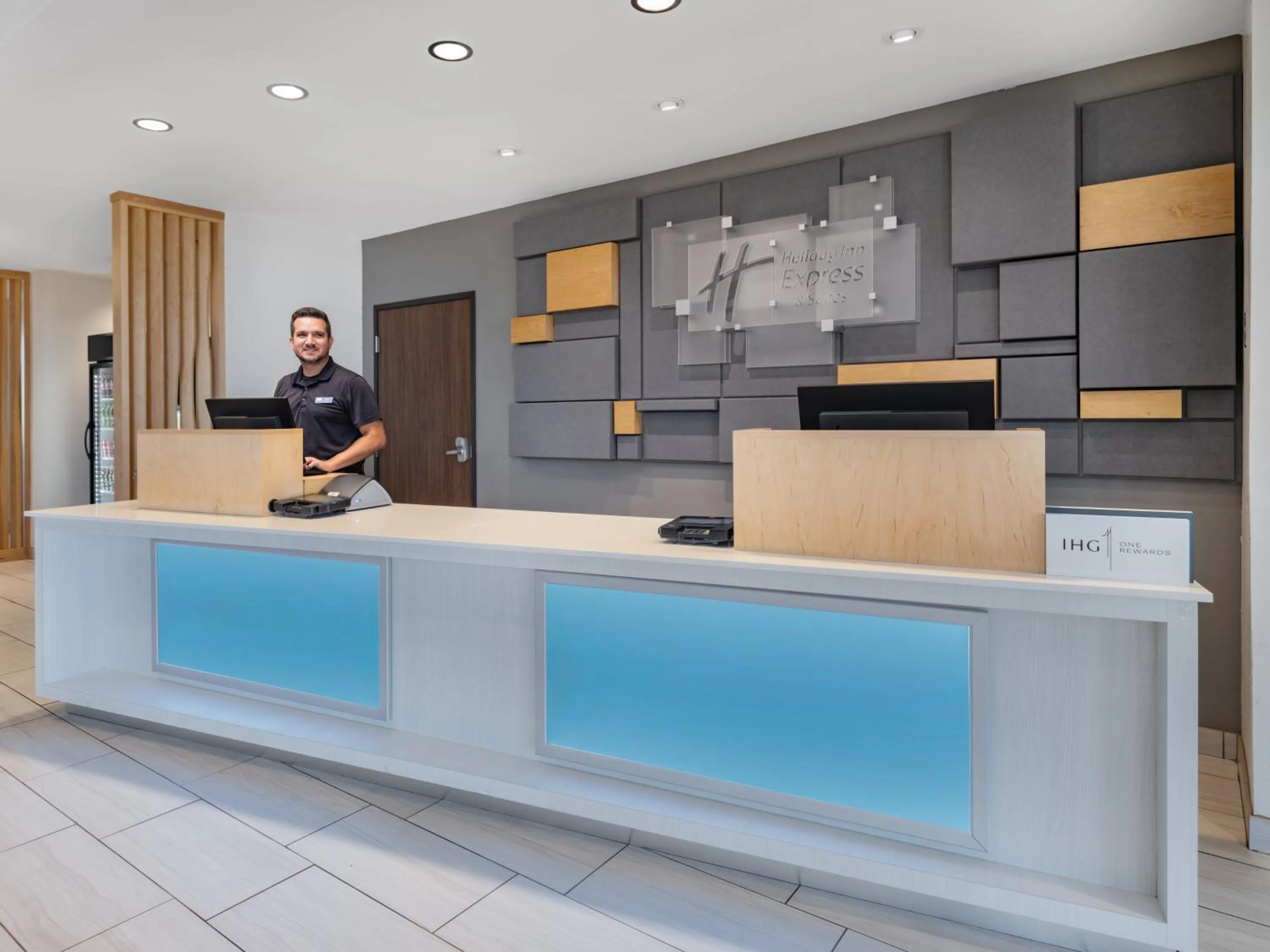 Property building in Holiday Inn Express & Suites - Ruskin by IHG