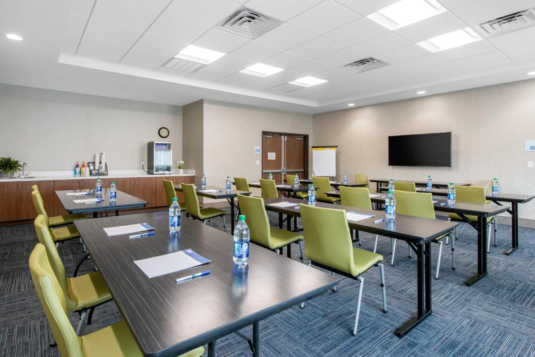 Meeting/conference room in Holiday Inn Express & Suites - Ruskin by IHG