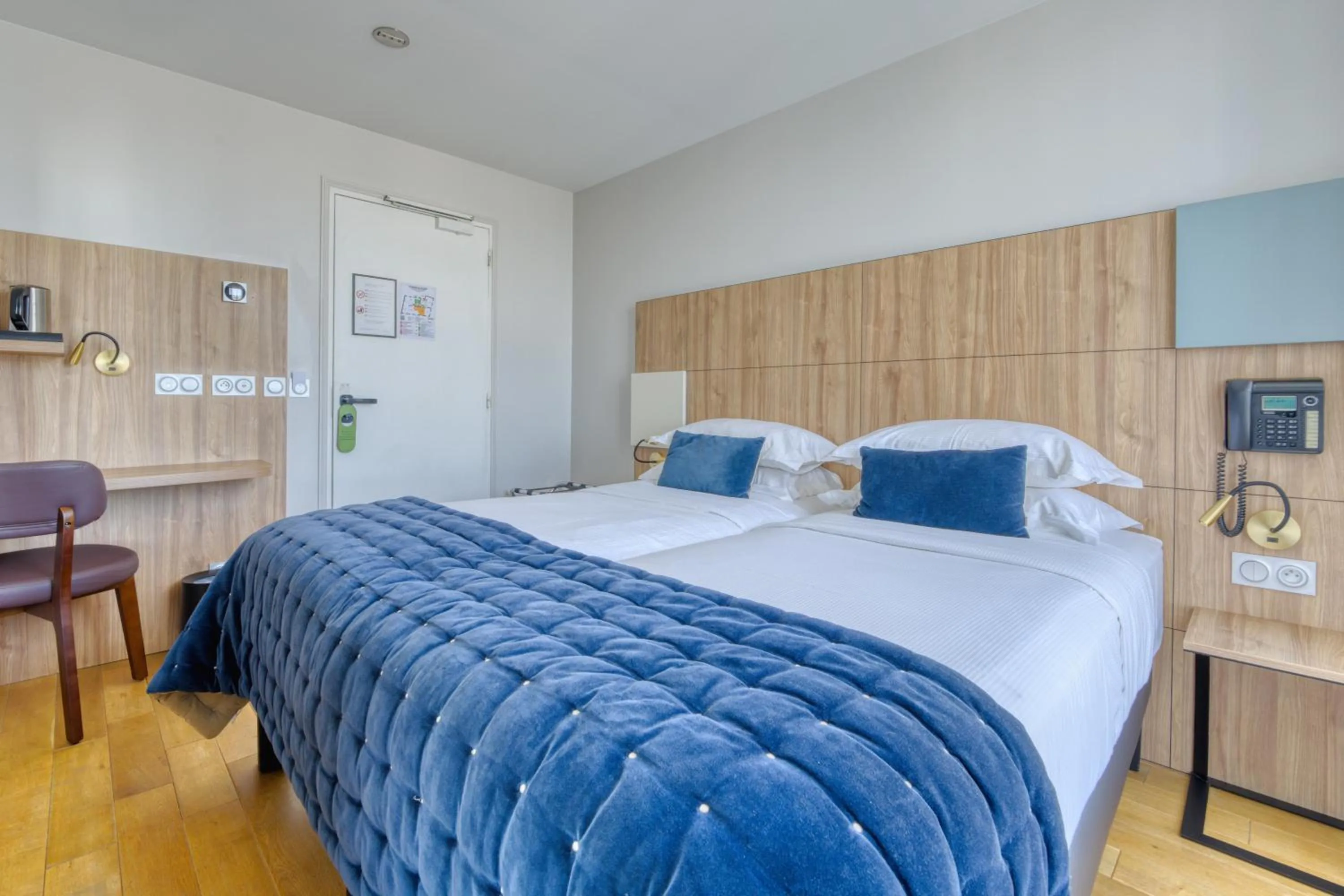 Bedroom, Bed in Hôtel de Bellevue Paris Gare du Nord