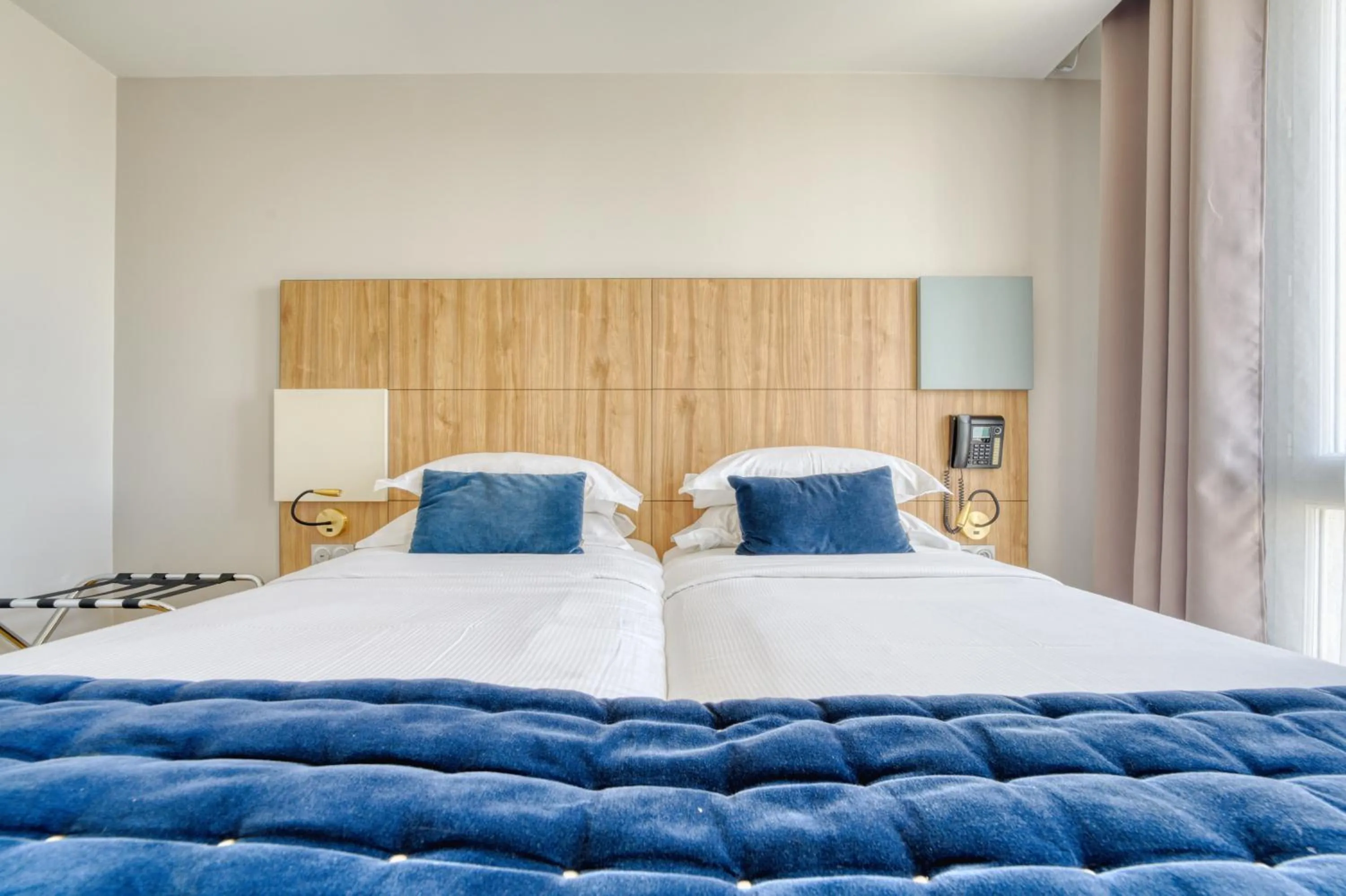 Bedroom, Bed in Hôtel de Bellevue Paris Gare du Nord
