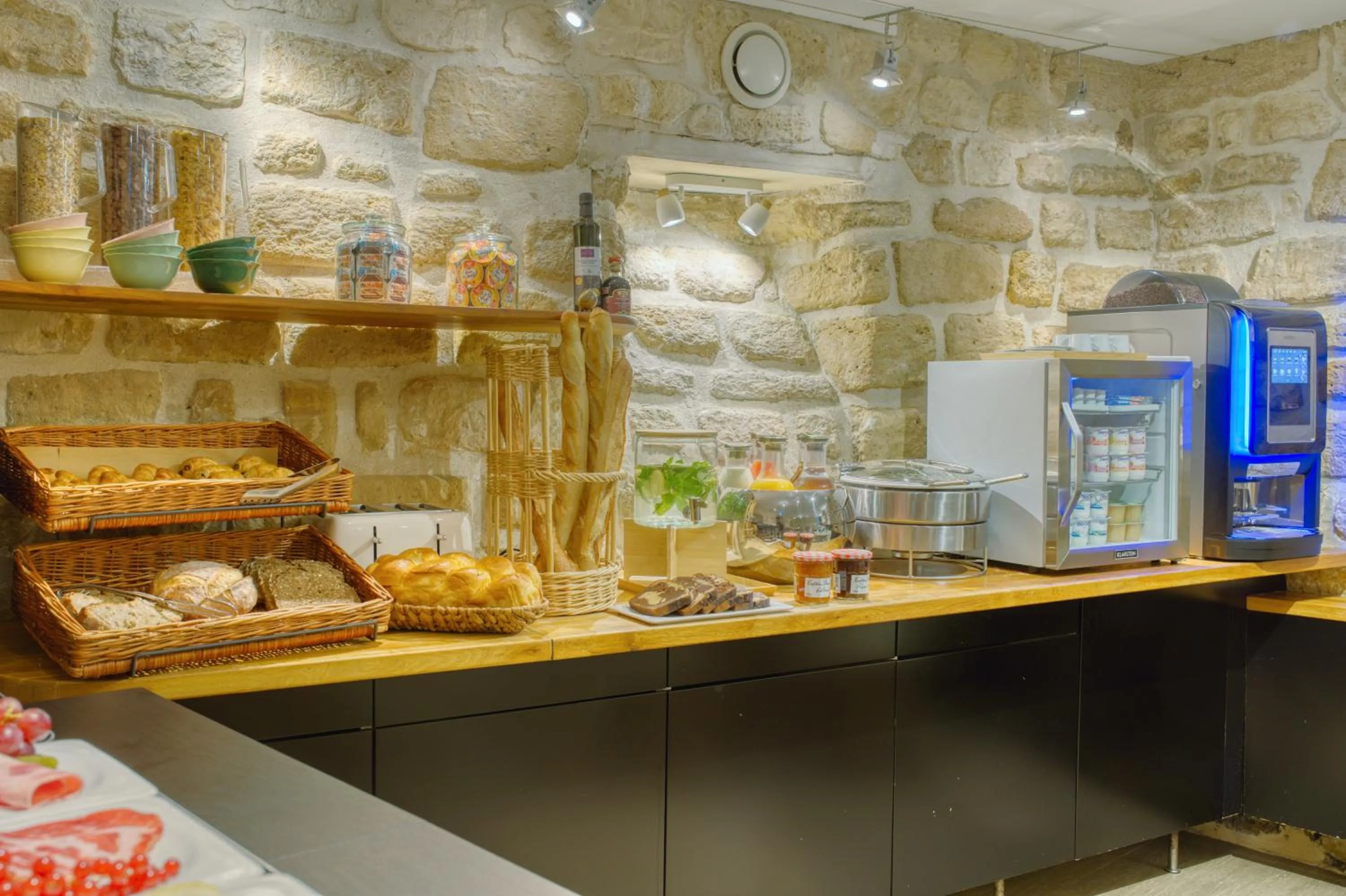 Breakfast in Hôtel de Bellevue Paris Gare du Nord