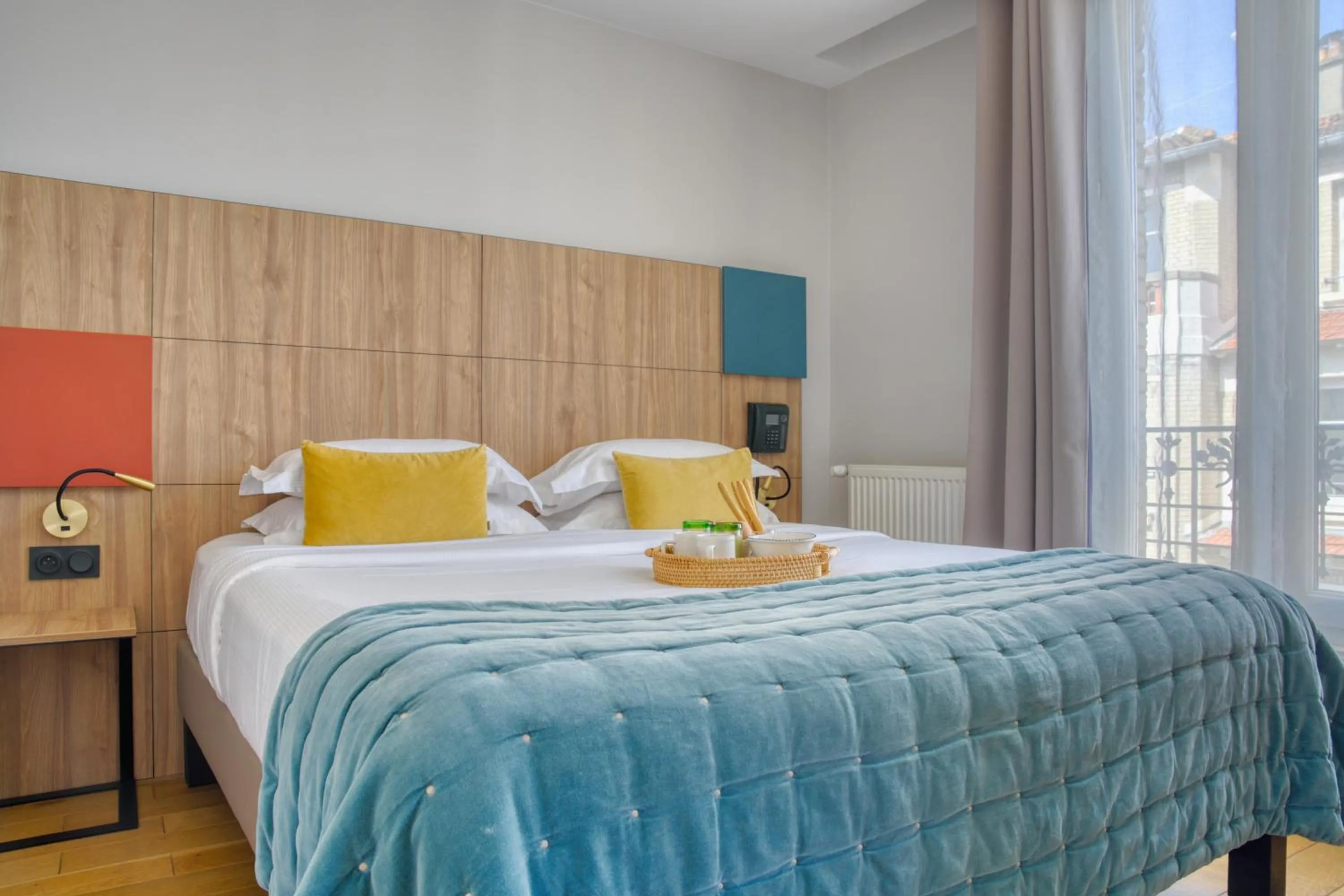 Bed in Hôtel de Bellevue Paris Gare du Nord