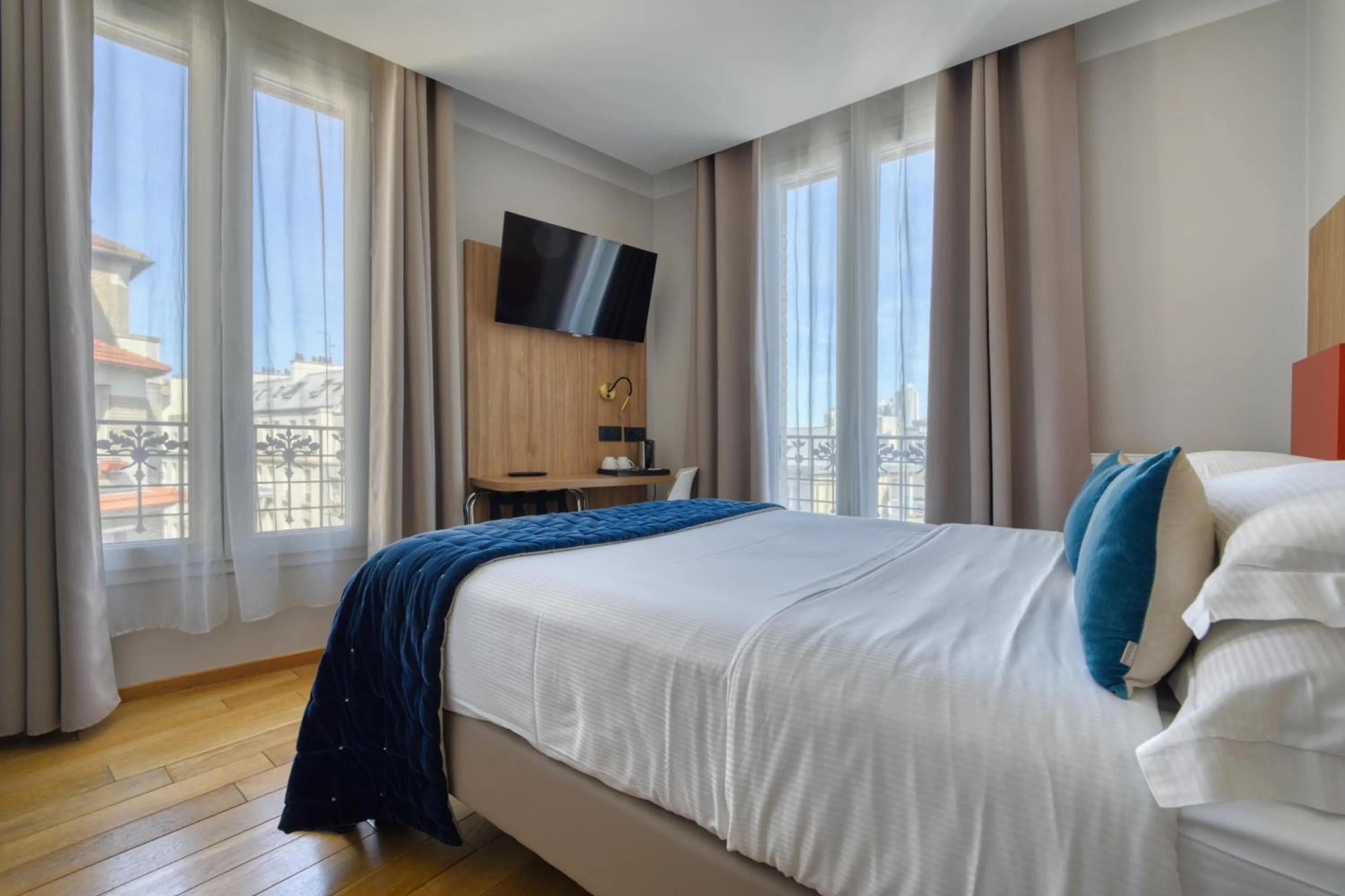 Bedroom, Bed in Hôtel de Bellevue Paris Gare du Nord