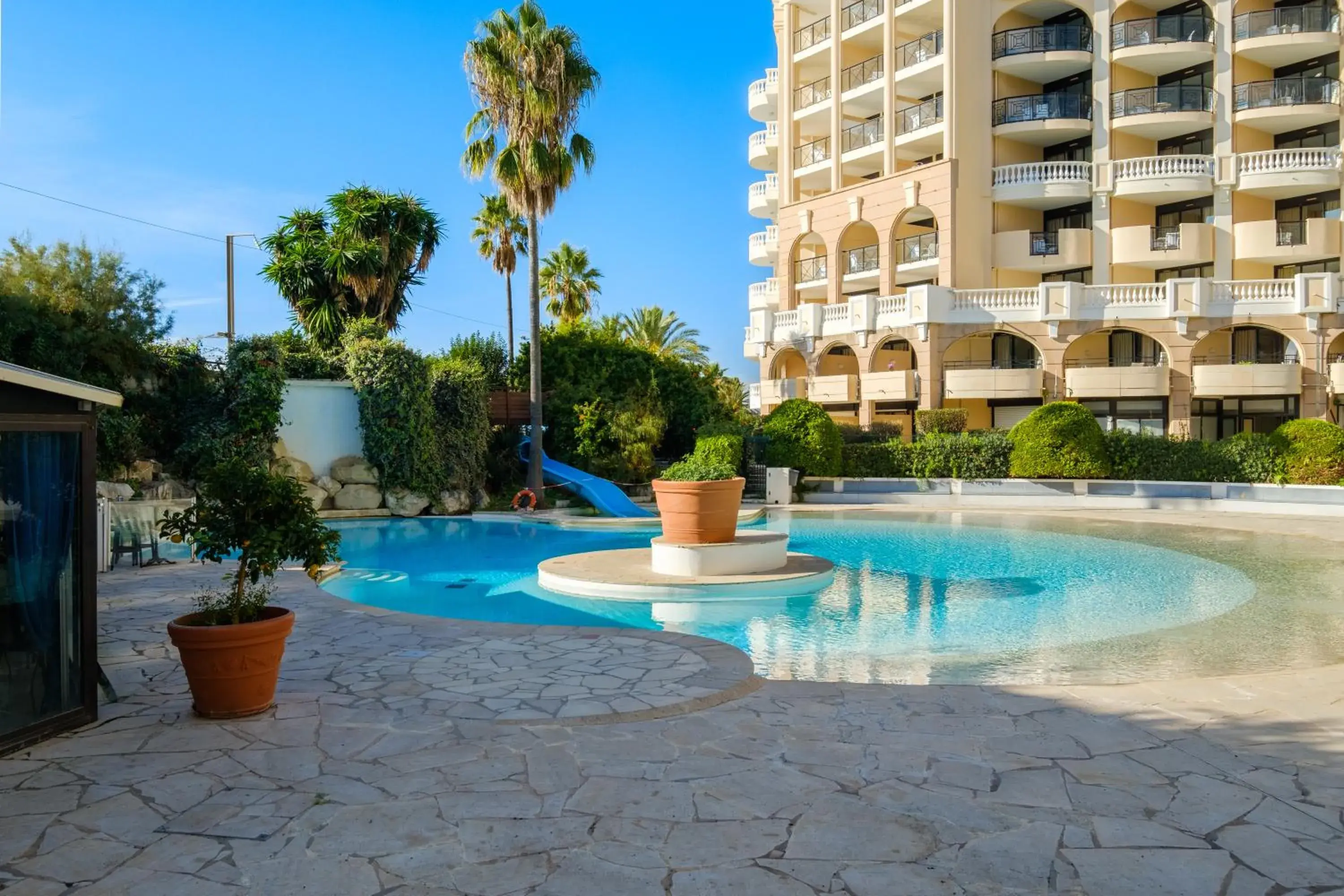 Swimming pool in Residhotel Villa Maupassant Swimming pool in Residhotel Villa Maupassant