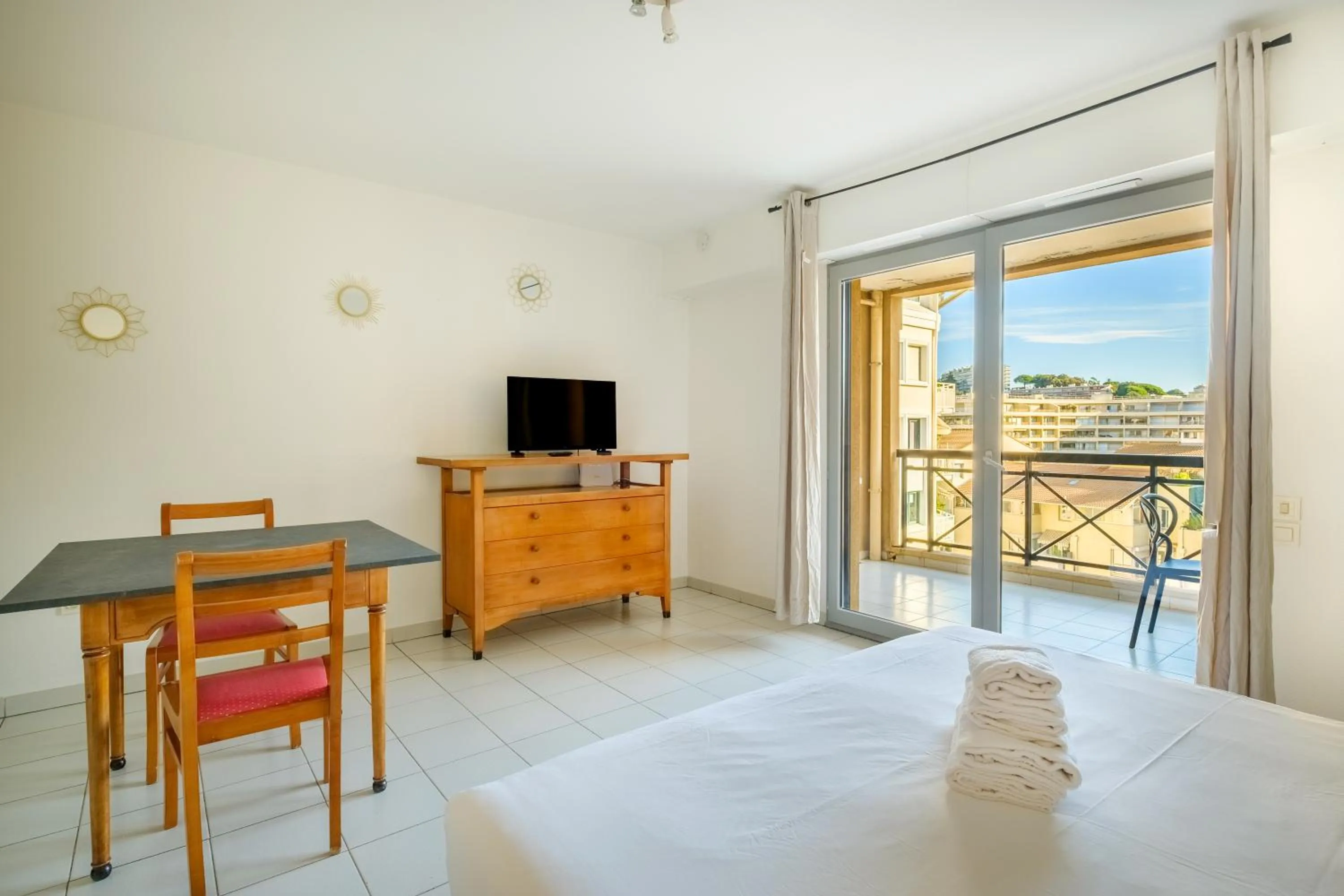 Photo of the whole room, Bed in Residhotel Villa Maupassant