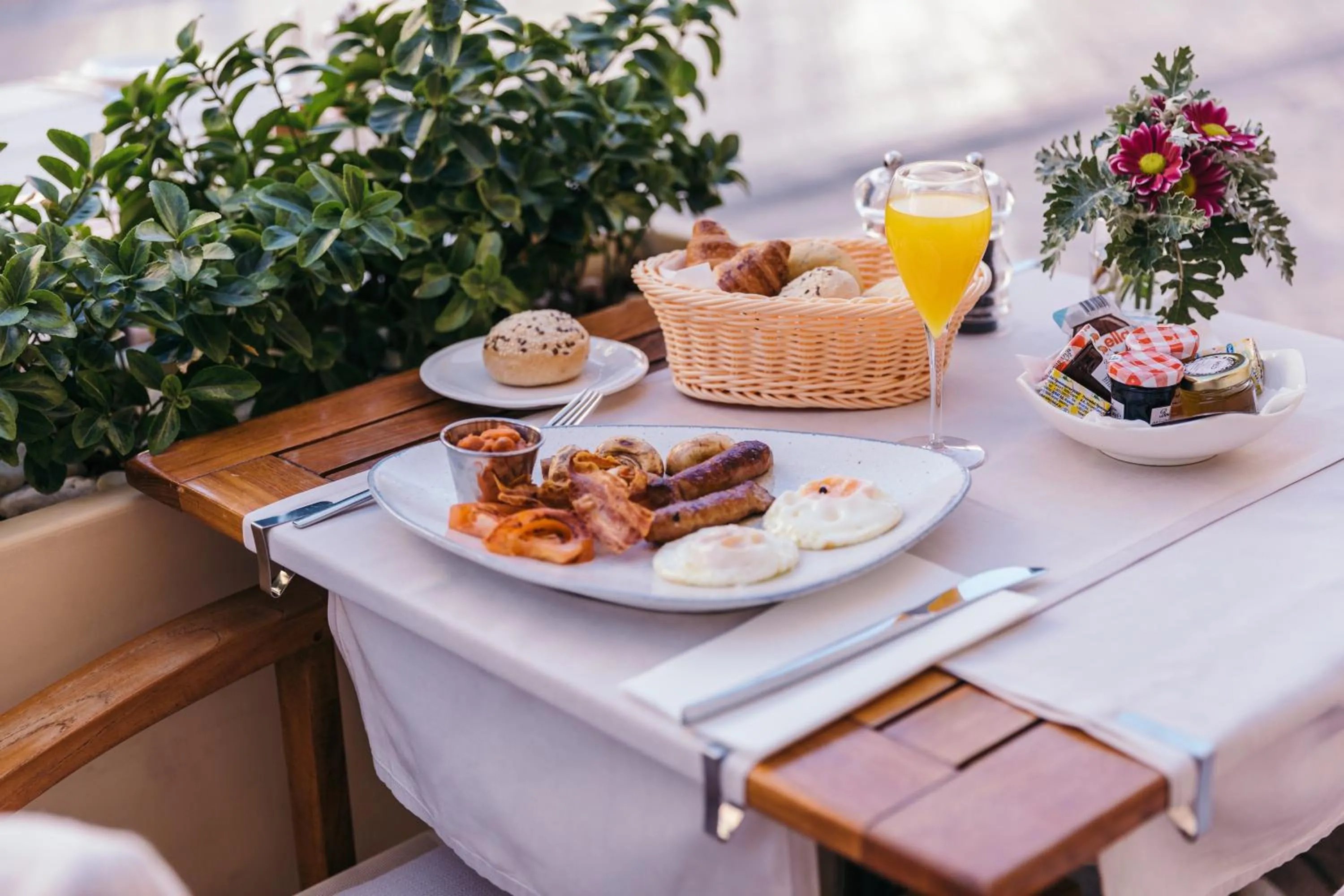 Breakfast in Villa 5db