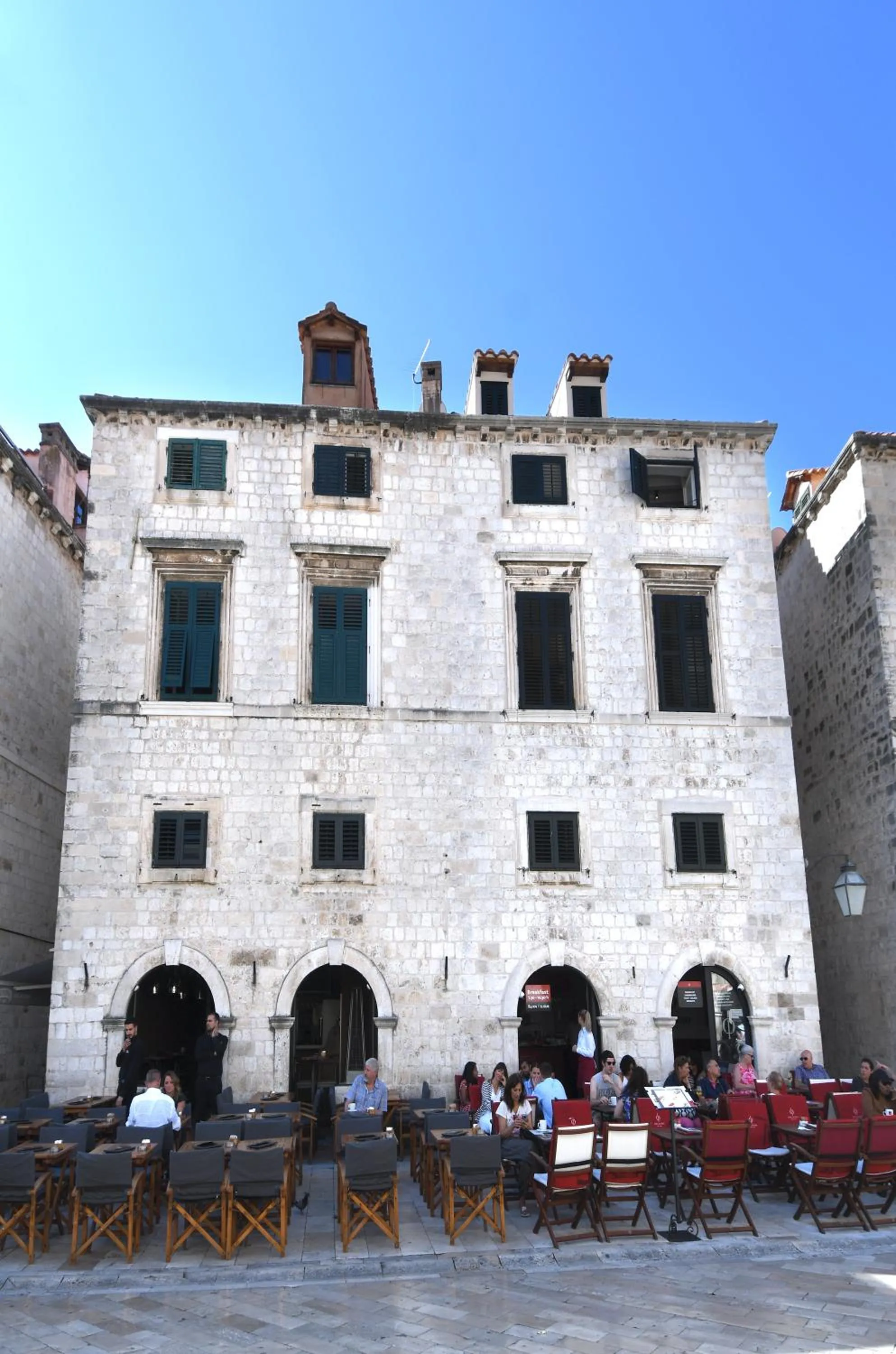 Property building in Villa 5db