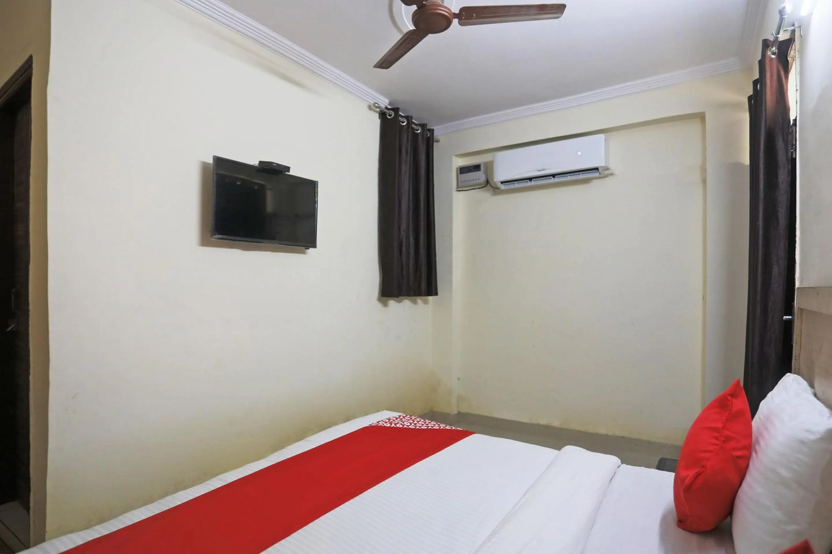 Bedroom, Bed in Hotel O A P Residency