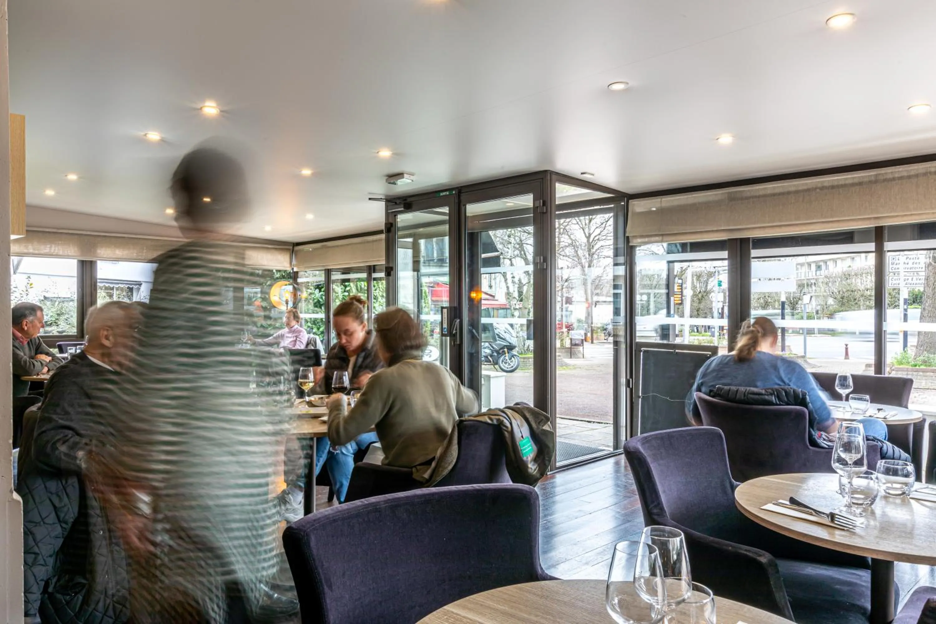 Restaurant/places to eat in Hôtel Quorum