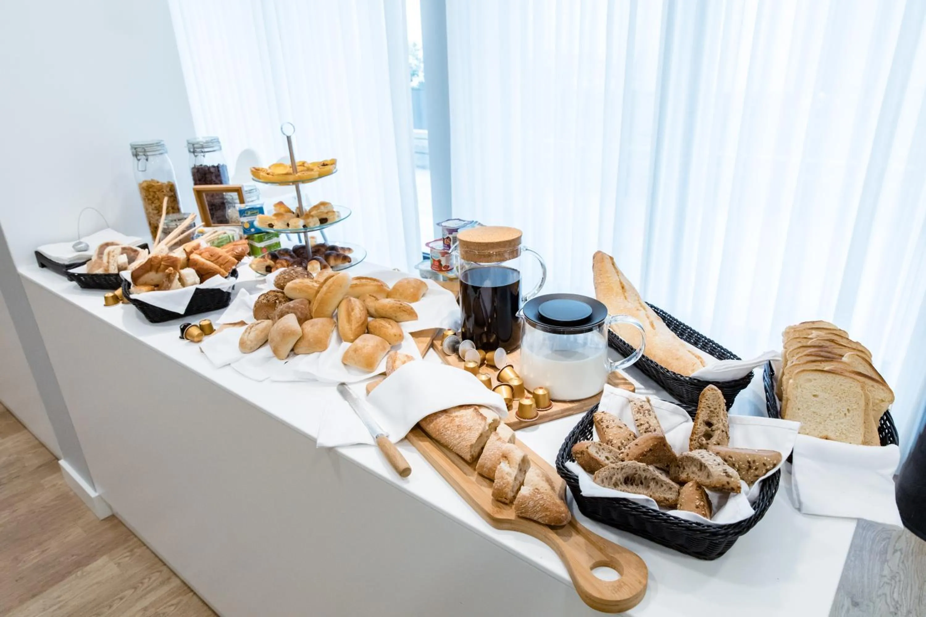 Breakfast in Ilha Hostel & Suites