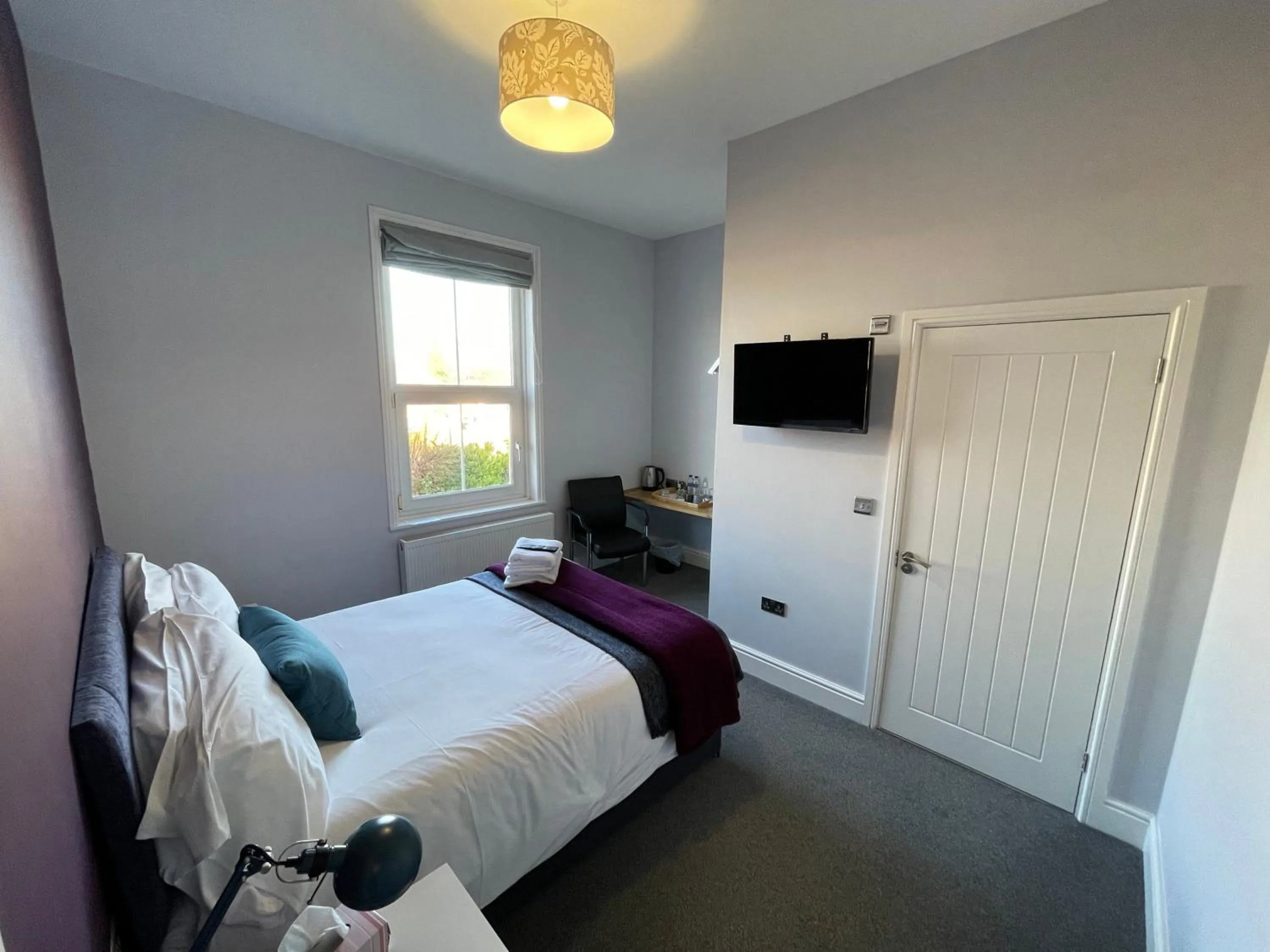 Bed in Arlan House, Central Basingstoke Hotel