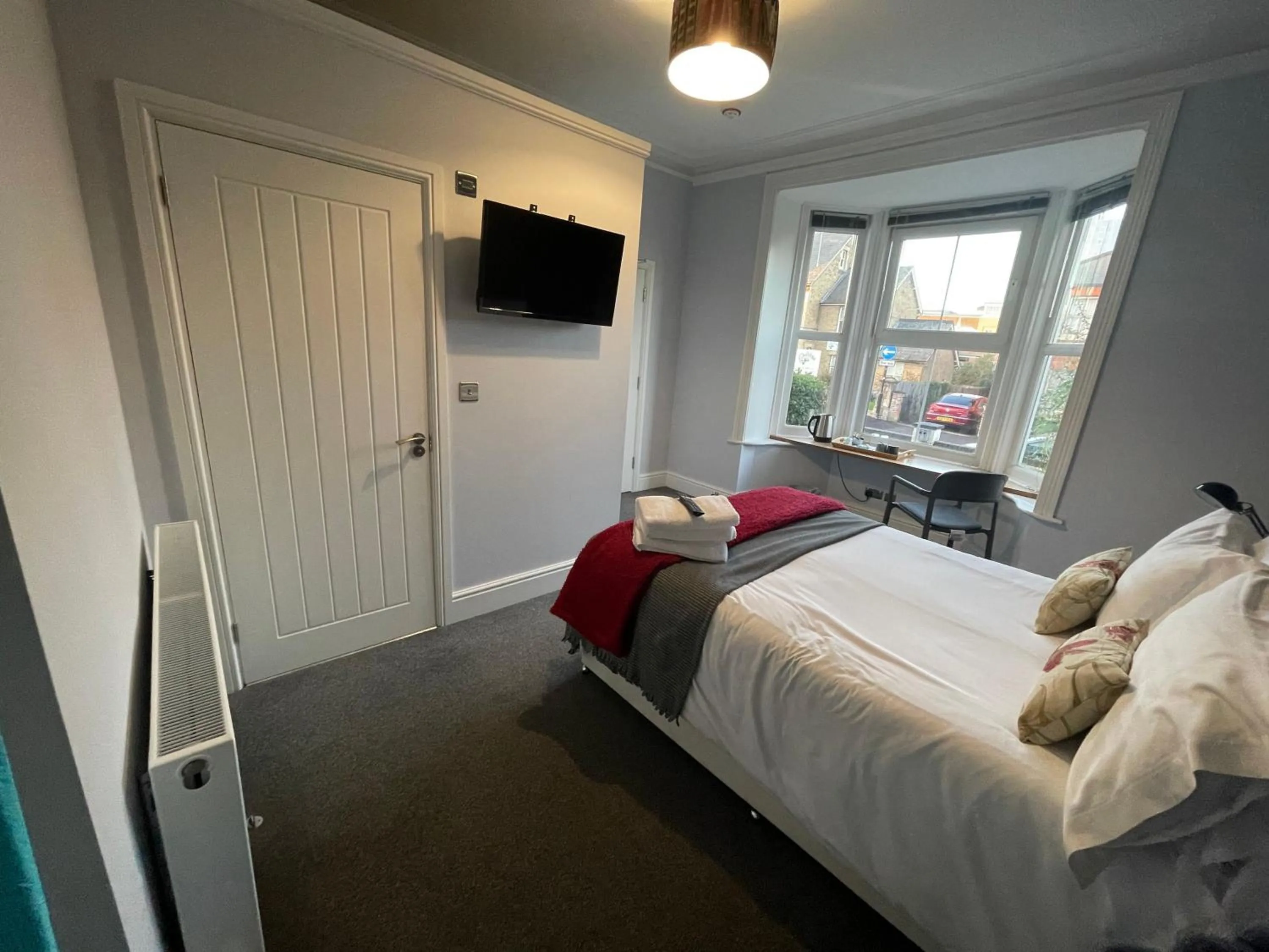 Bed in Arlan House, Central Basingstoke Hotel