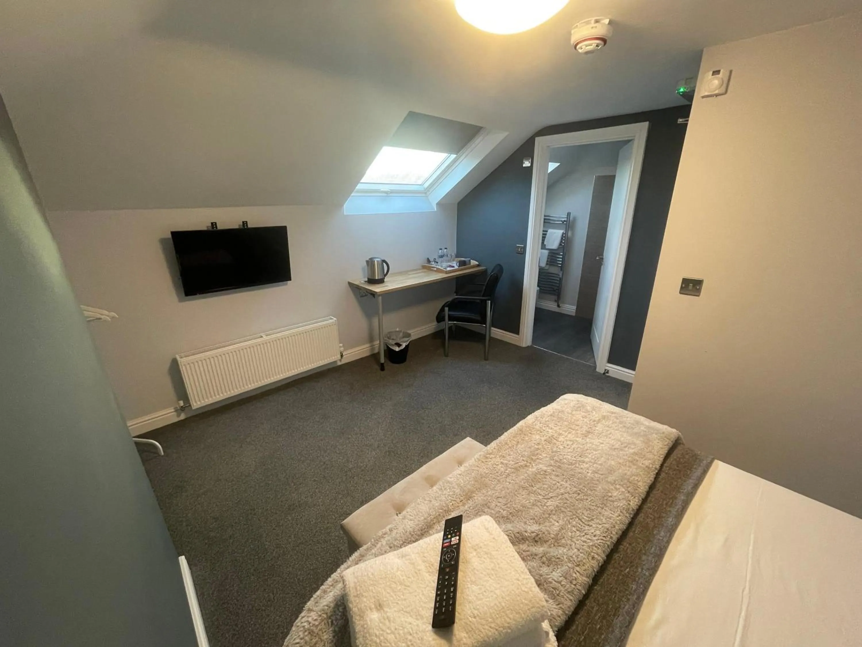 Bed in Arlan House, Central Basingstoke Hotel