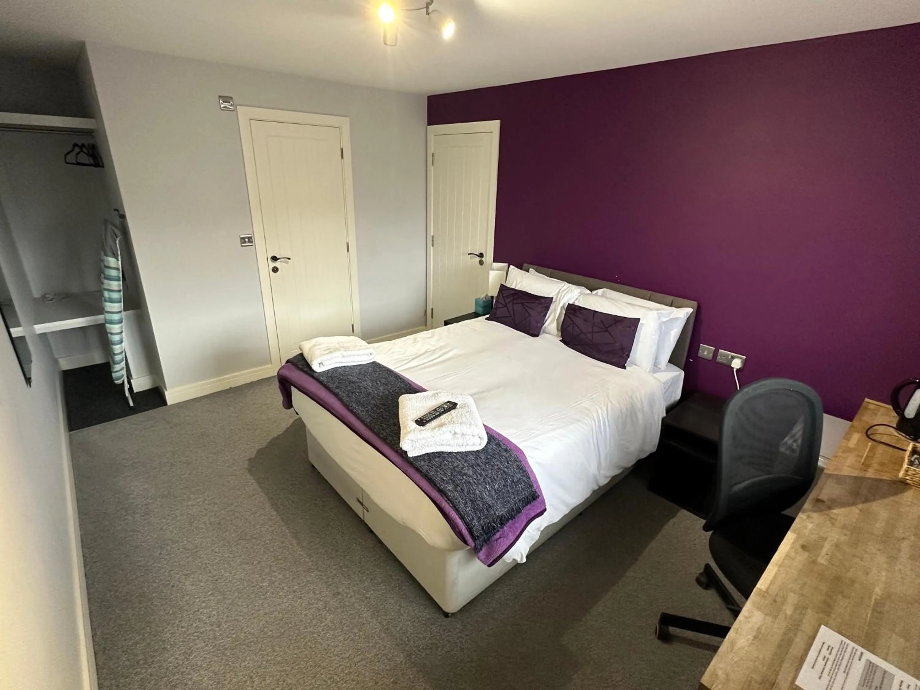 Bed in Arlan House, Central Basingstoke Hotel