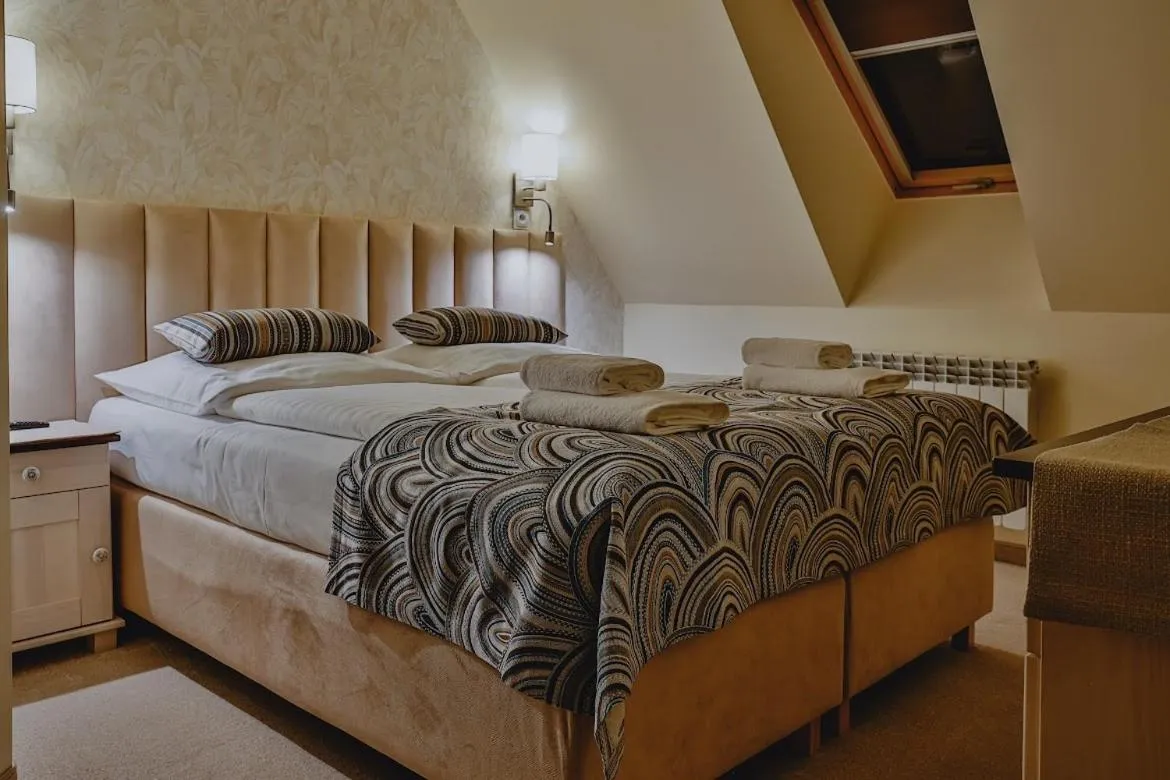 Bed in Willa & DOM-BLACH