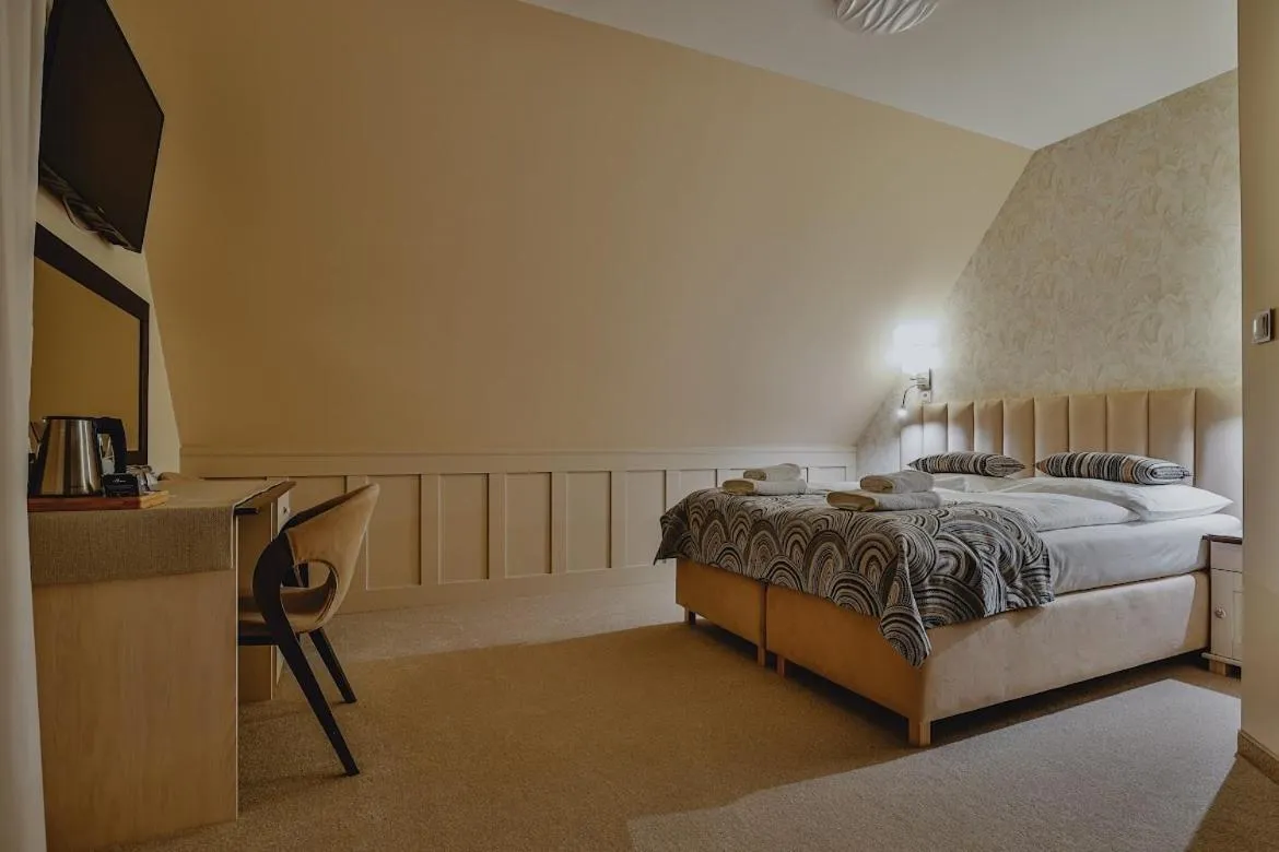 Bed in Willa & DOM-BLACH