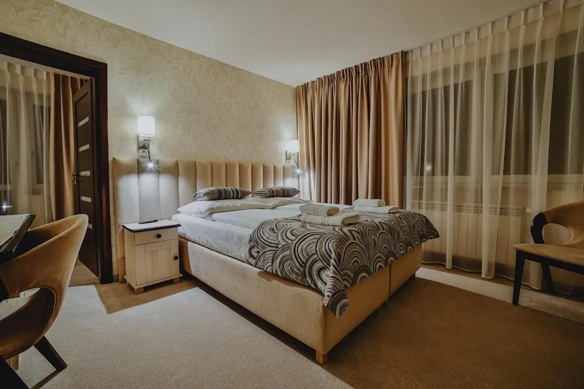 Bed in Willa & DOM-BLACH