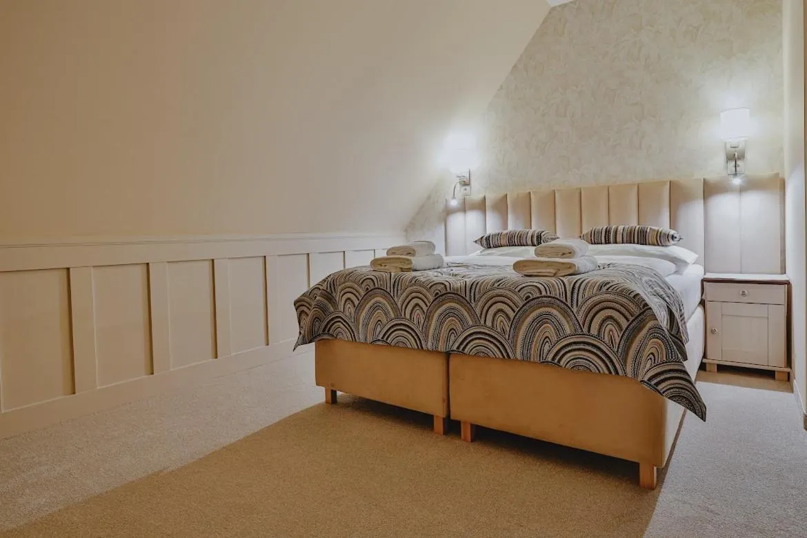 Bed in Willa & DOM-BLACH