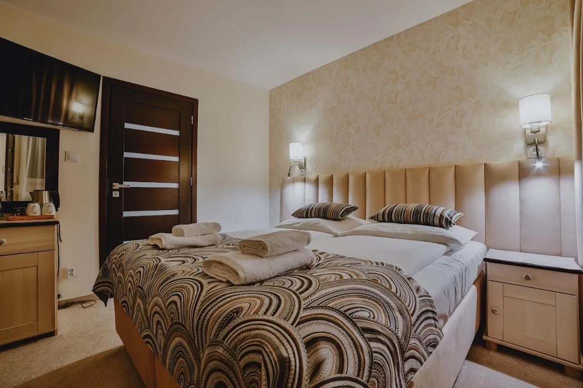 Bed in Willa & DOM-BLACH