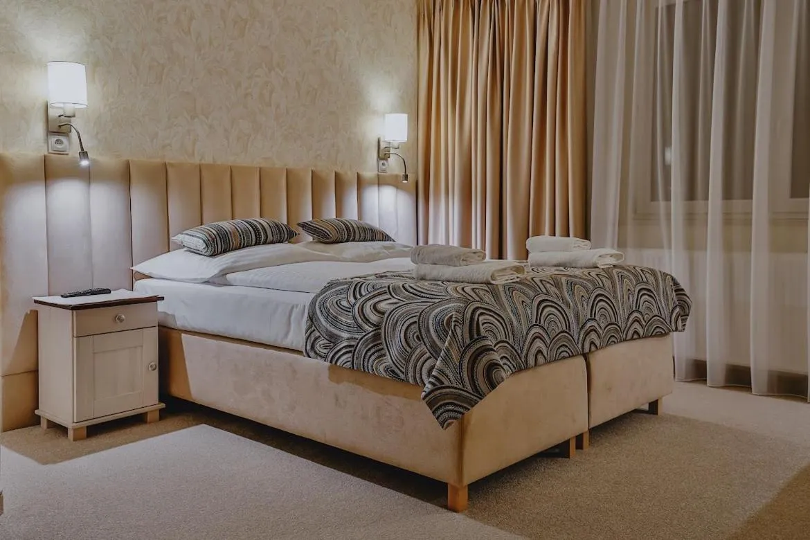 Bed in Willa & DOM-BLACH