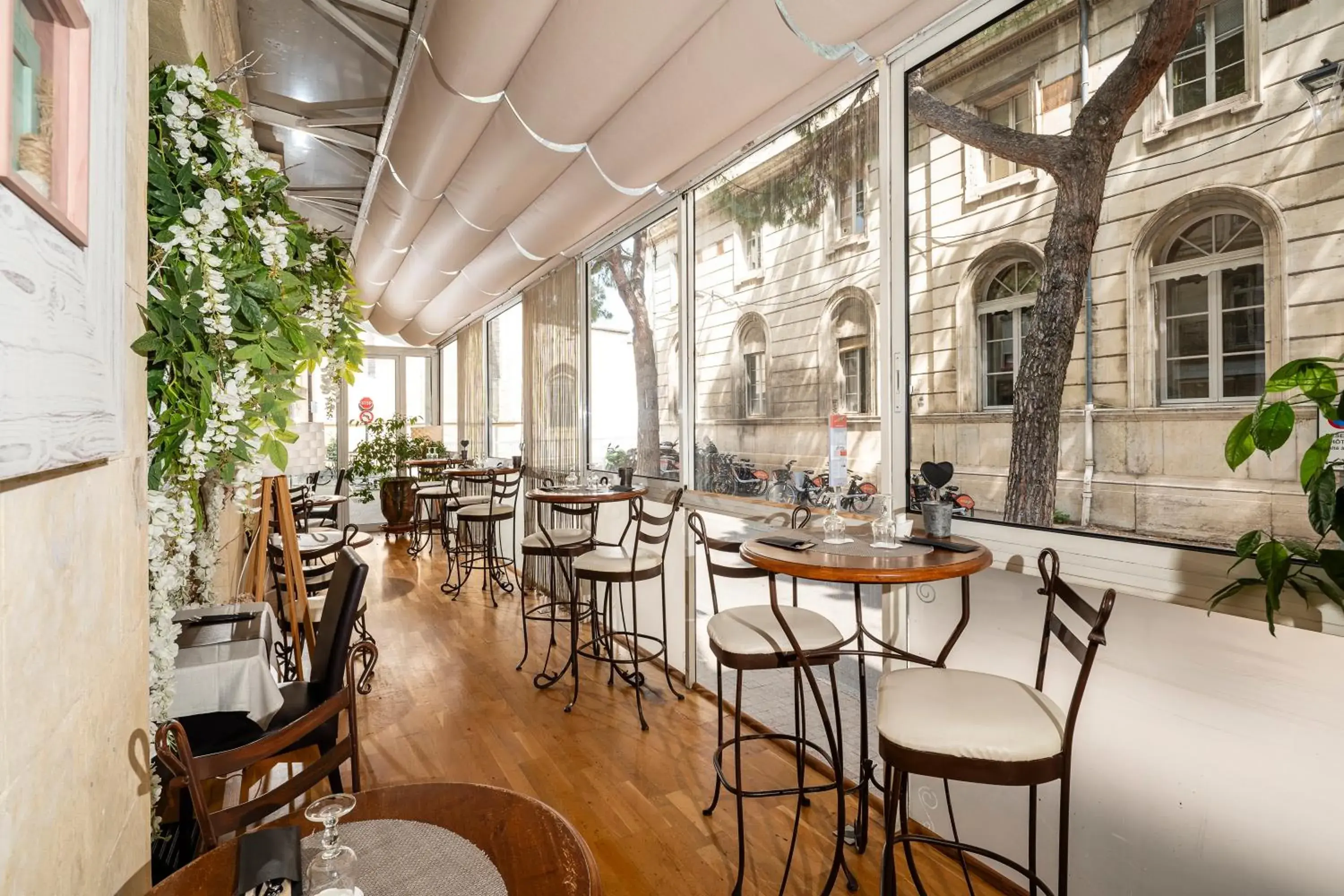 Buffet breakfast in Hôtel de l'Horloge Buffet breakfast in Hôtel de l'Horloge