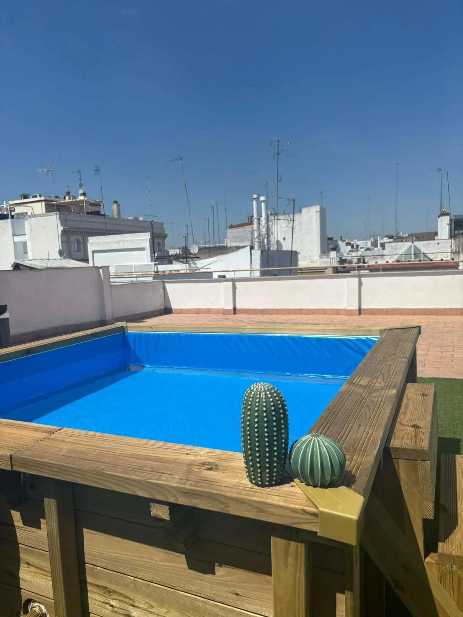 ISG Apartments Downtown family haven Free parking spot ISG Apartments Downtown family haven Free parking spot