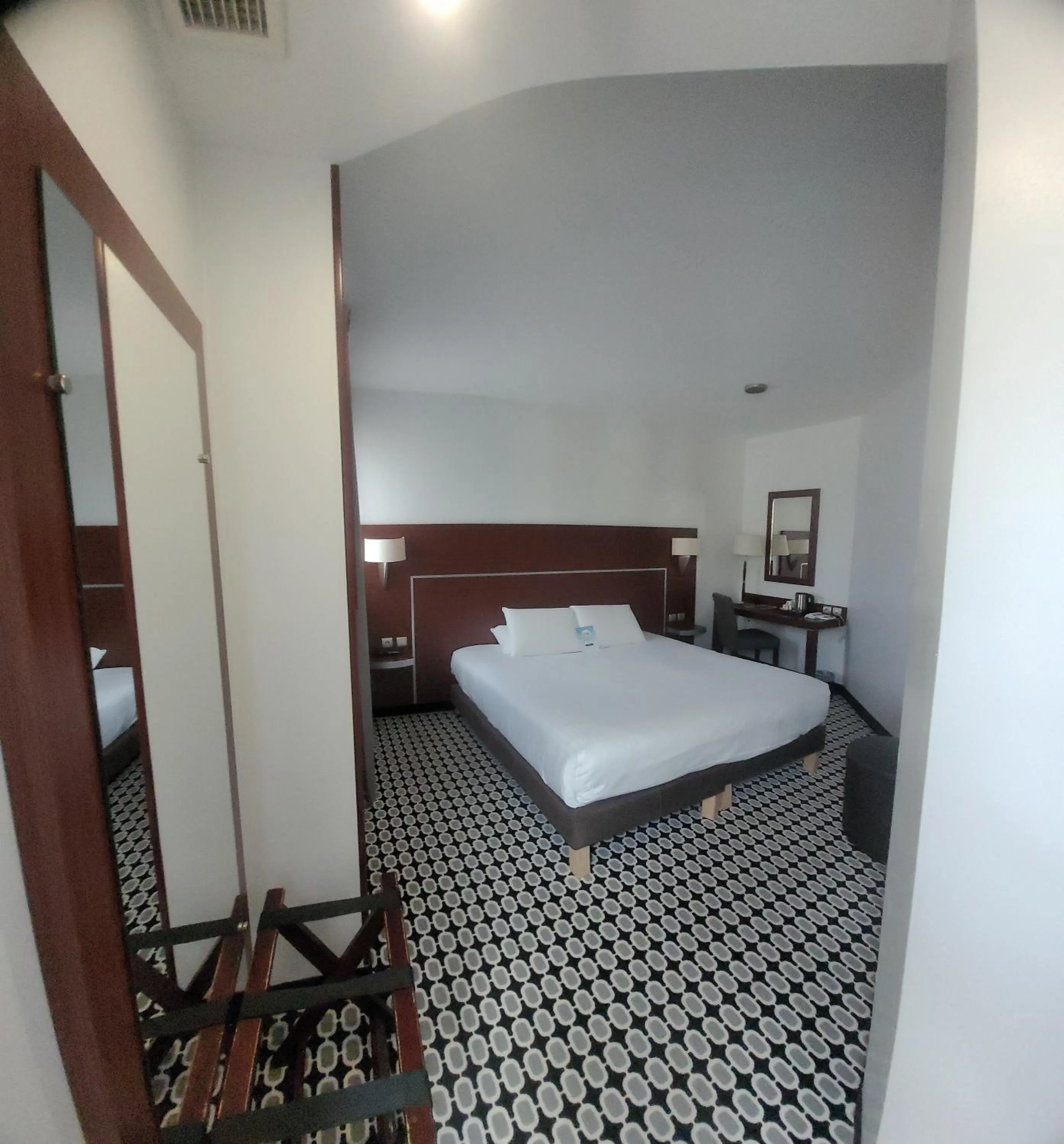 Bedroom, Bed in Kyriad Limoges Centre Gare - Atrium