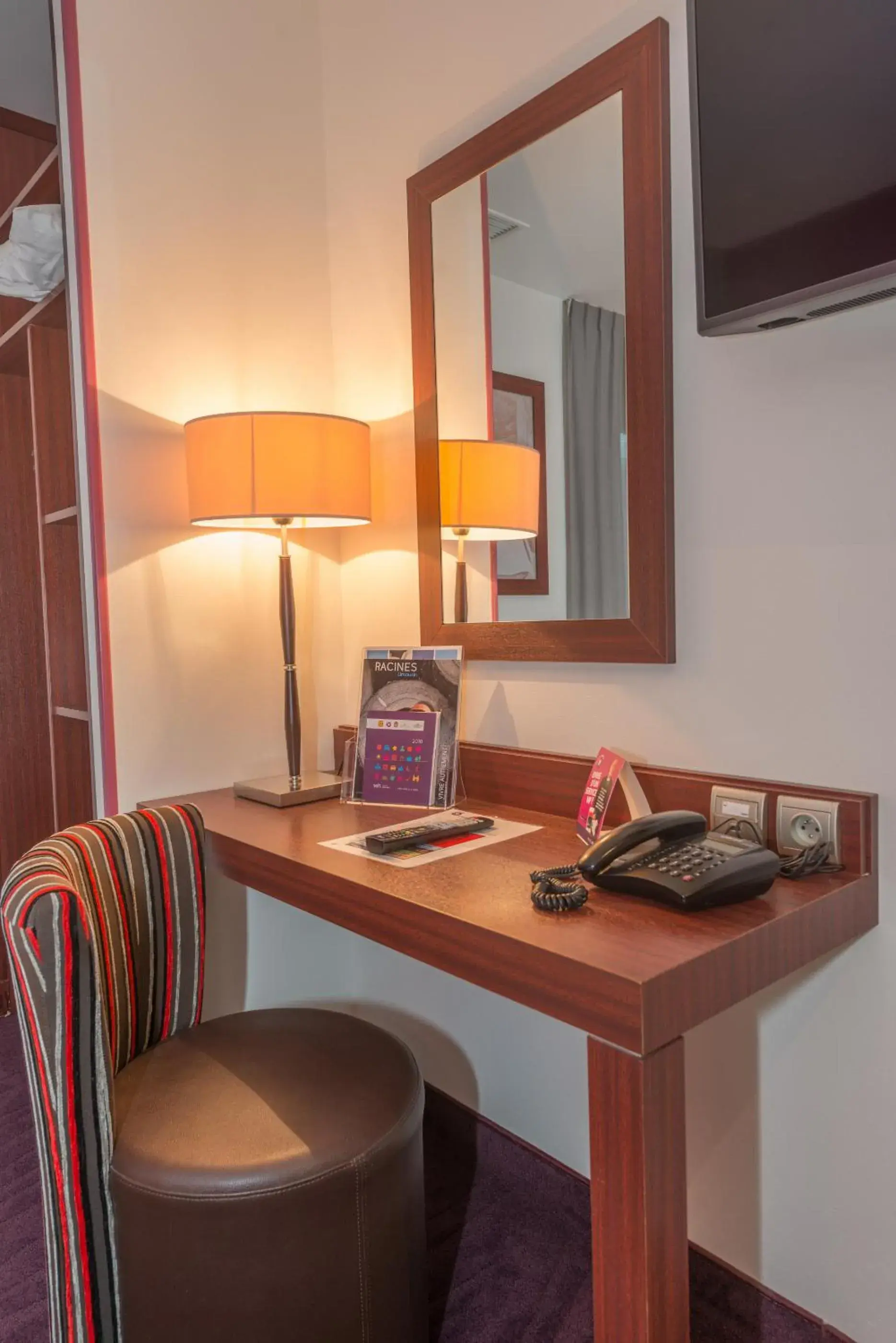 Decorative detail in Kyriad Limoges Centre Gare - Atrium Decorative detail in Kyriad Limoges Centre Gare - Atrium