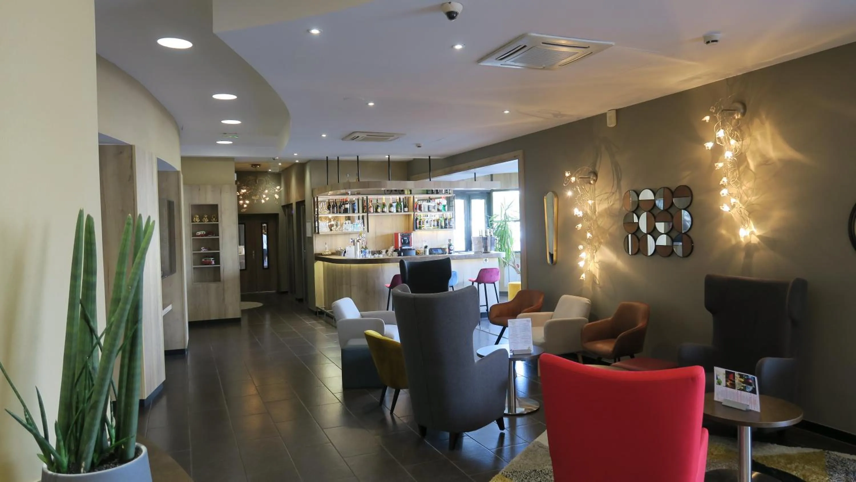 Communal lounge/ TV room in Kyriad Limoges Centre Gare - Atrium