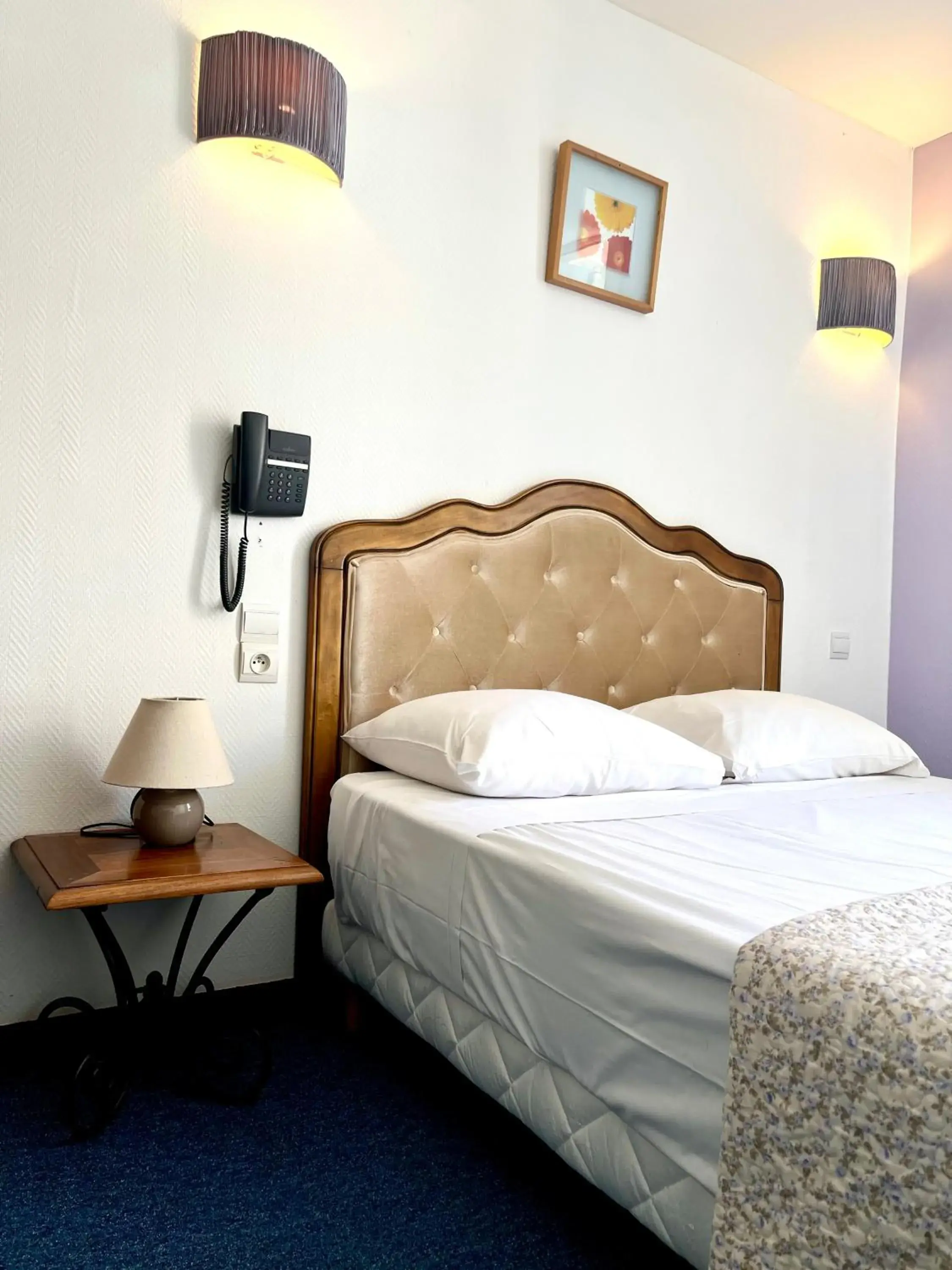Double Room in Le National Sète Centre Gare,Ascenseur Double Room in Le National Sète Centre Gare,Ascenseur