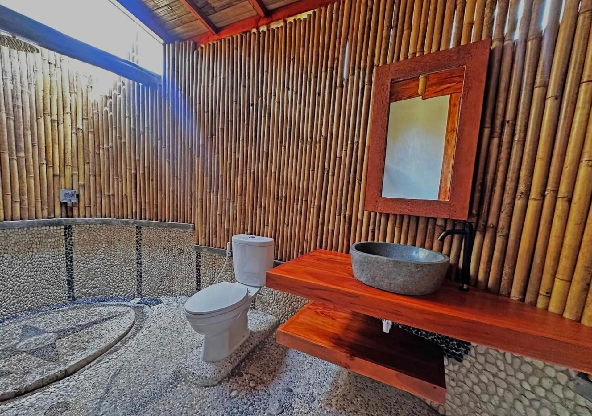 Shower in Lagoona Beach Bungalows - Eco Bungalows Batukaras