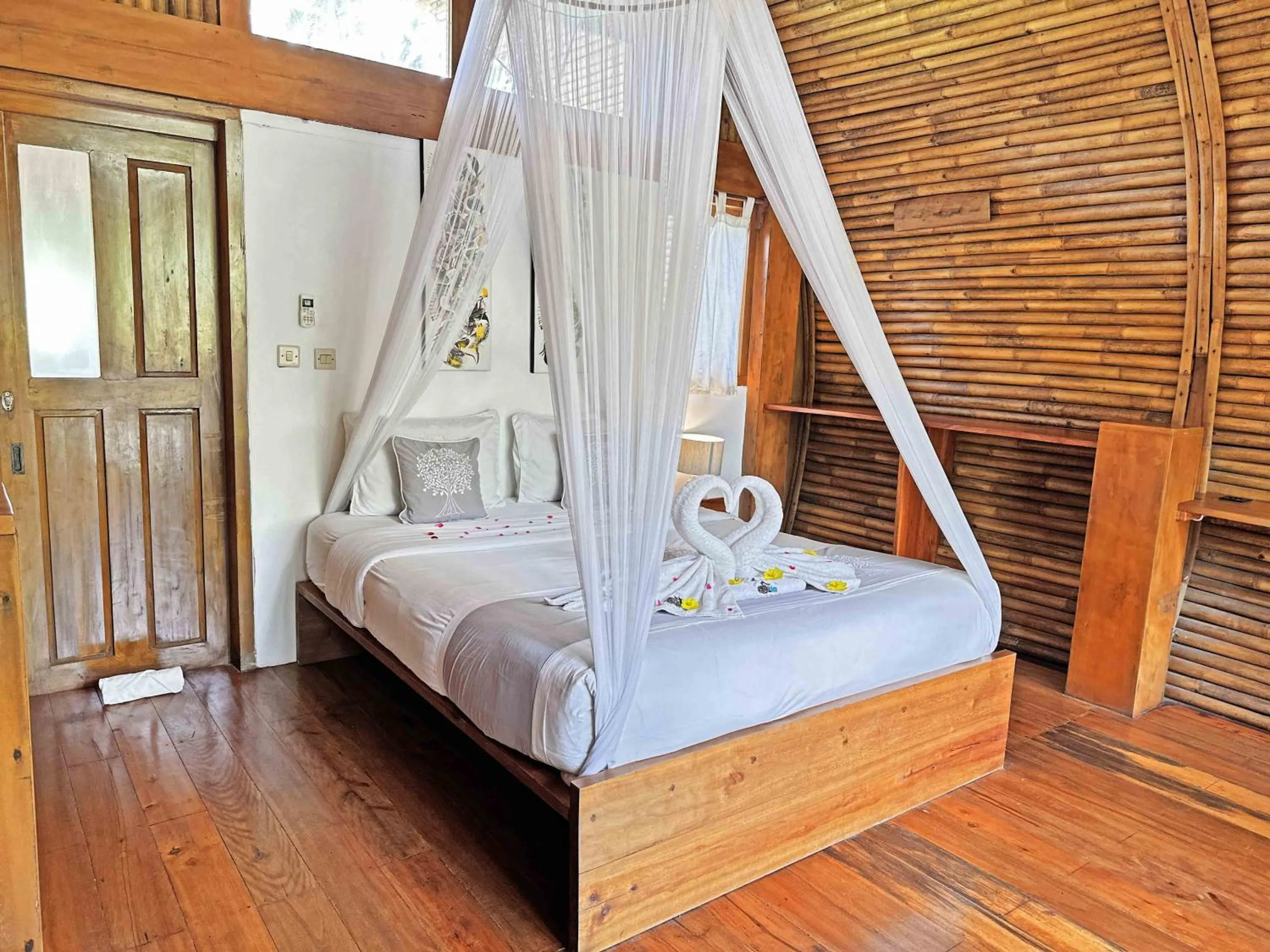 Bed in Lagoona Beach Bungalows - Eco Bungalows Batukaras
