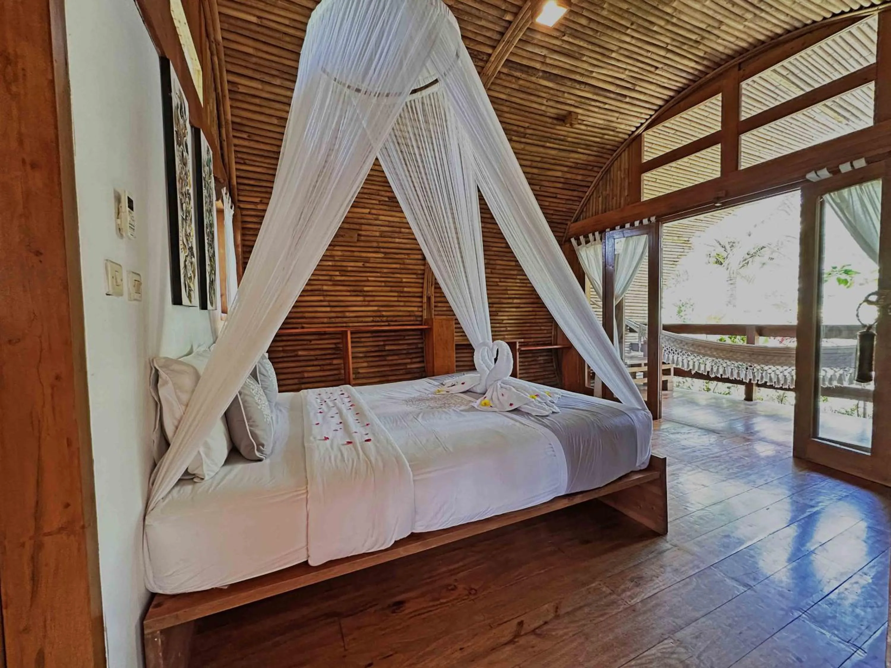 Bed in Lagoona Beach Bungalows - Eco Bungalows Batukaras