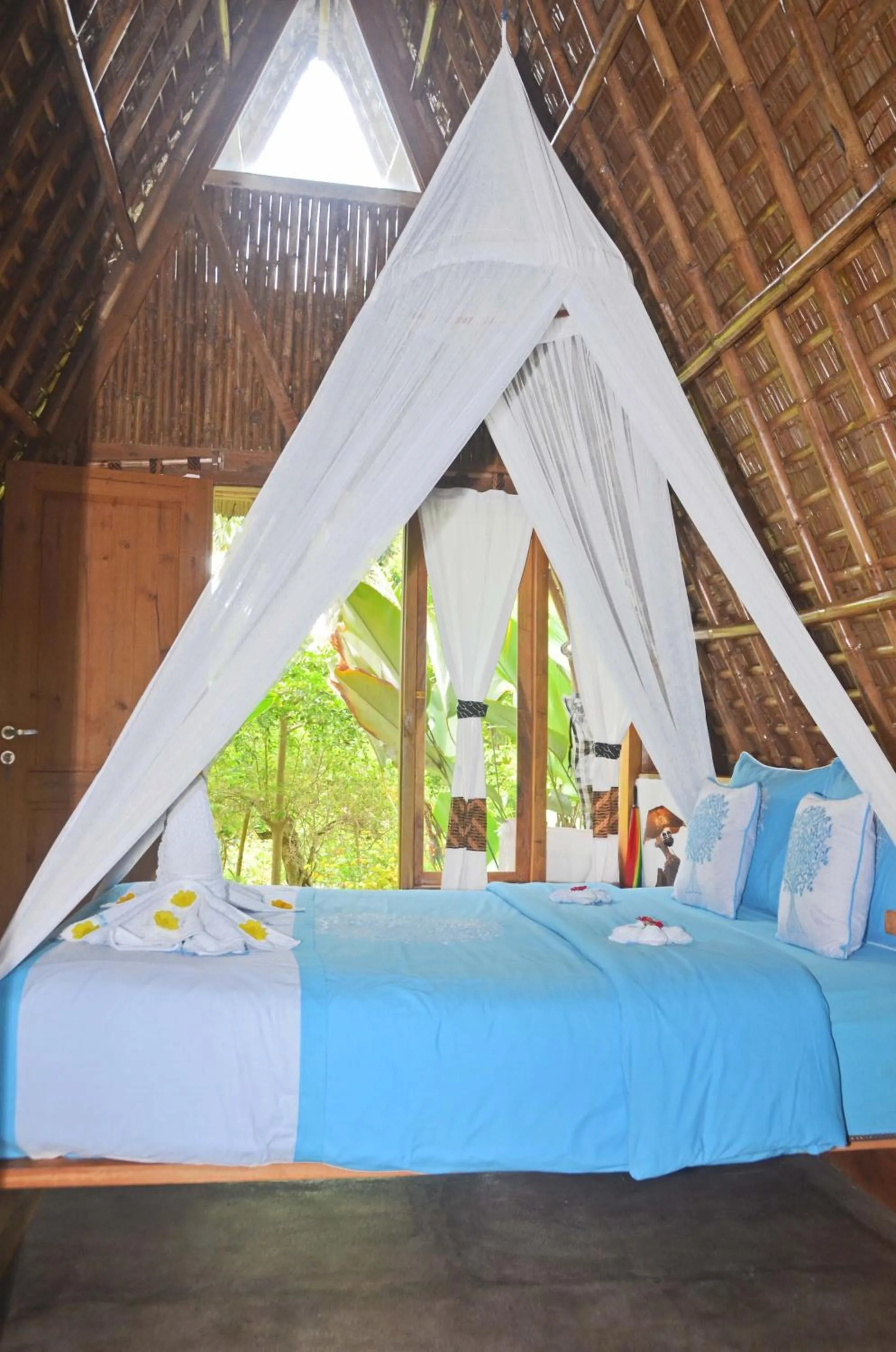 Bedroom, Bed in Lagoona Beach Bungalows - Eco Bungalows Batukaras