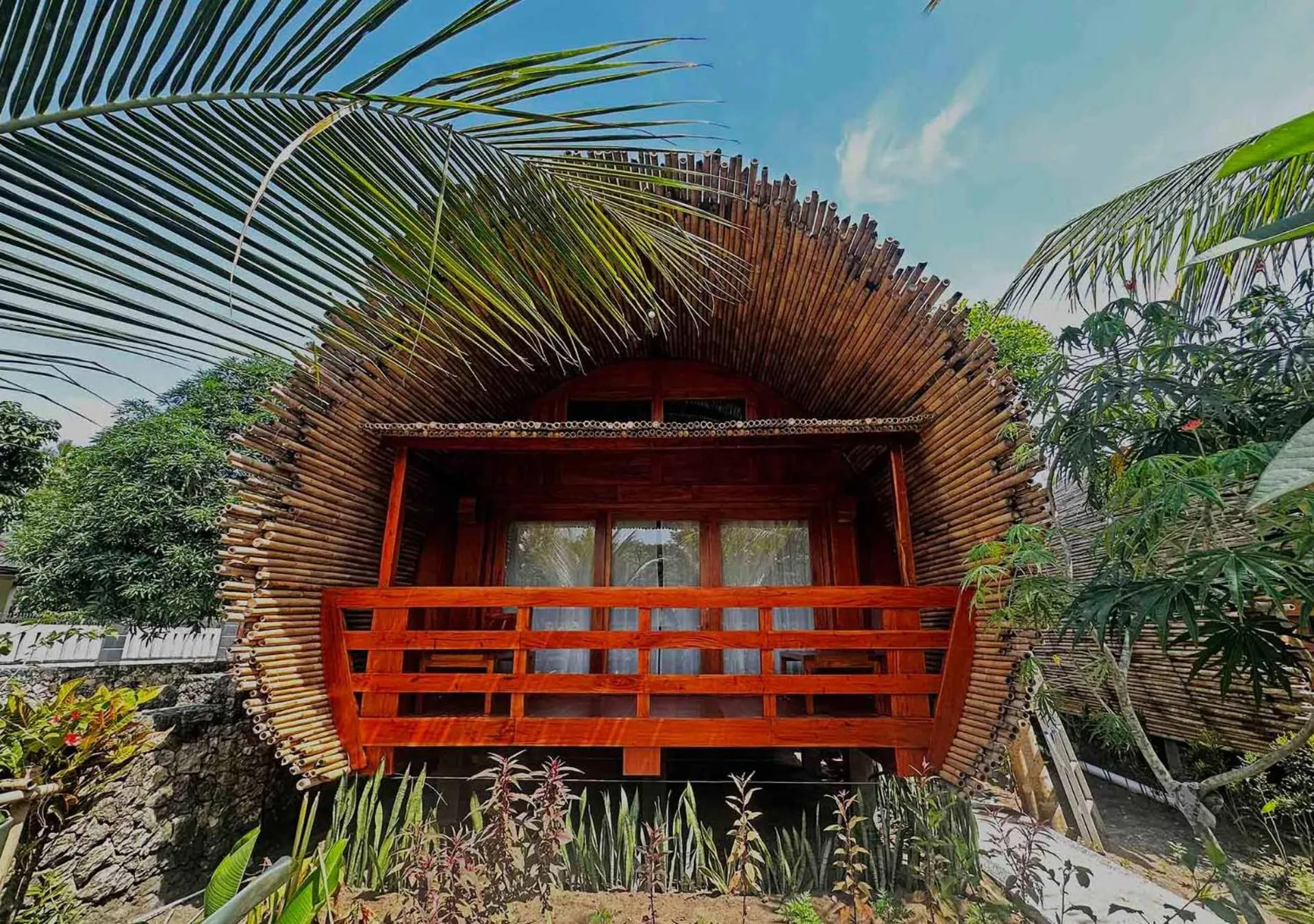 Garden in Lagoona Beach Bungalows - Eco Bungalows Batukaras