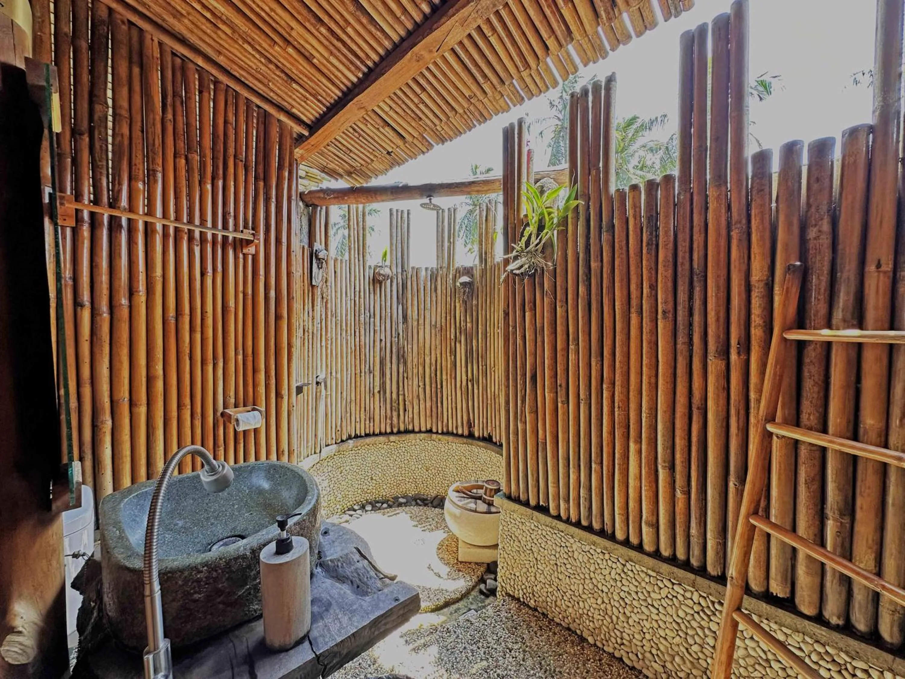 Bathroom in Lagoona Beach Bungalows - Eco Bungalows Batukaras