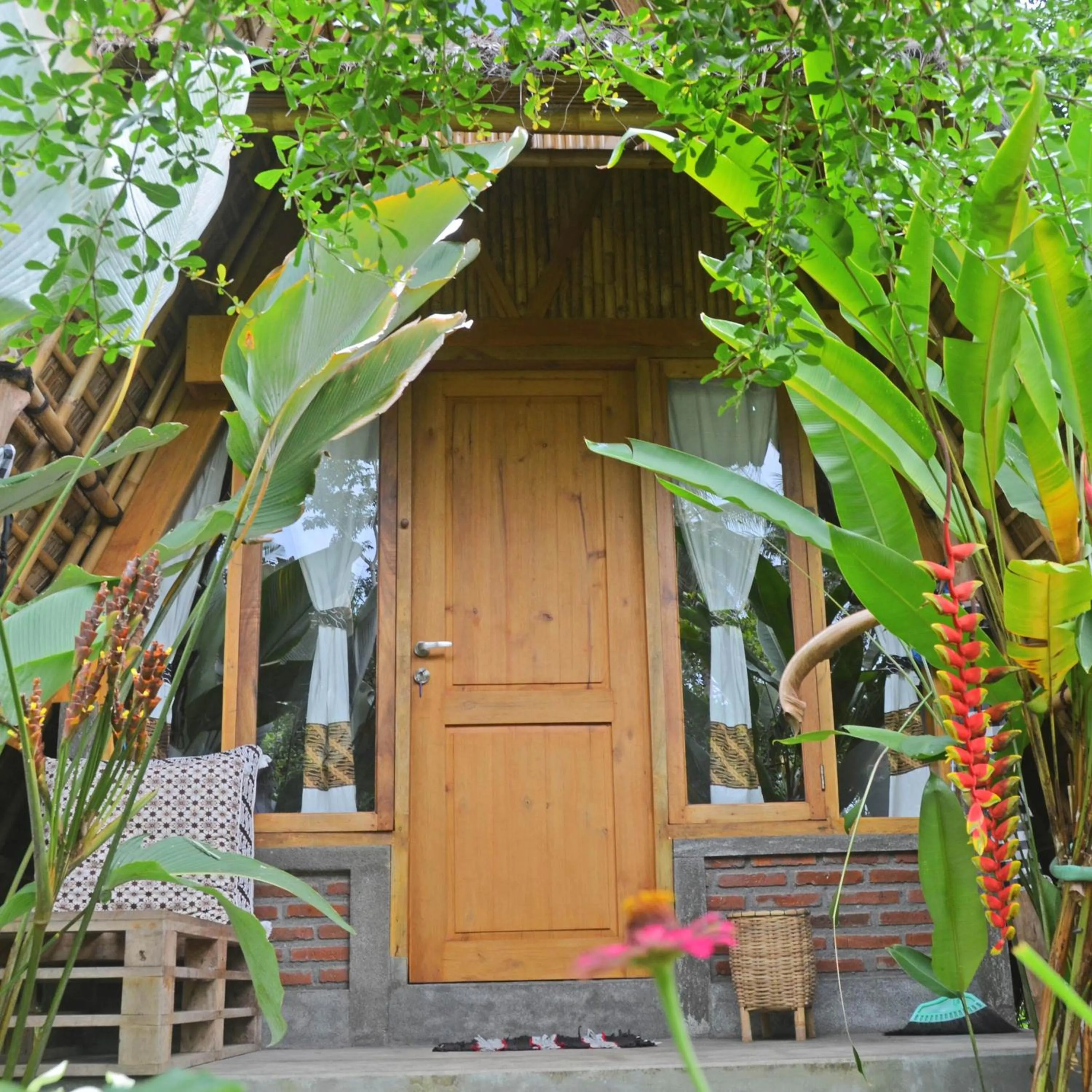 Garden view in Lagoona Beach Bungalows - Eco Bungalows Batukaras