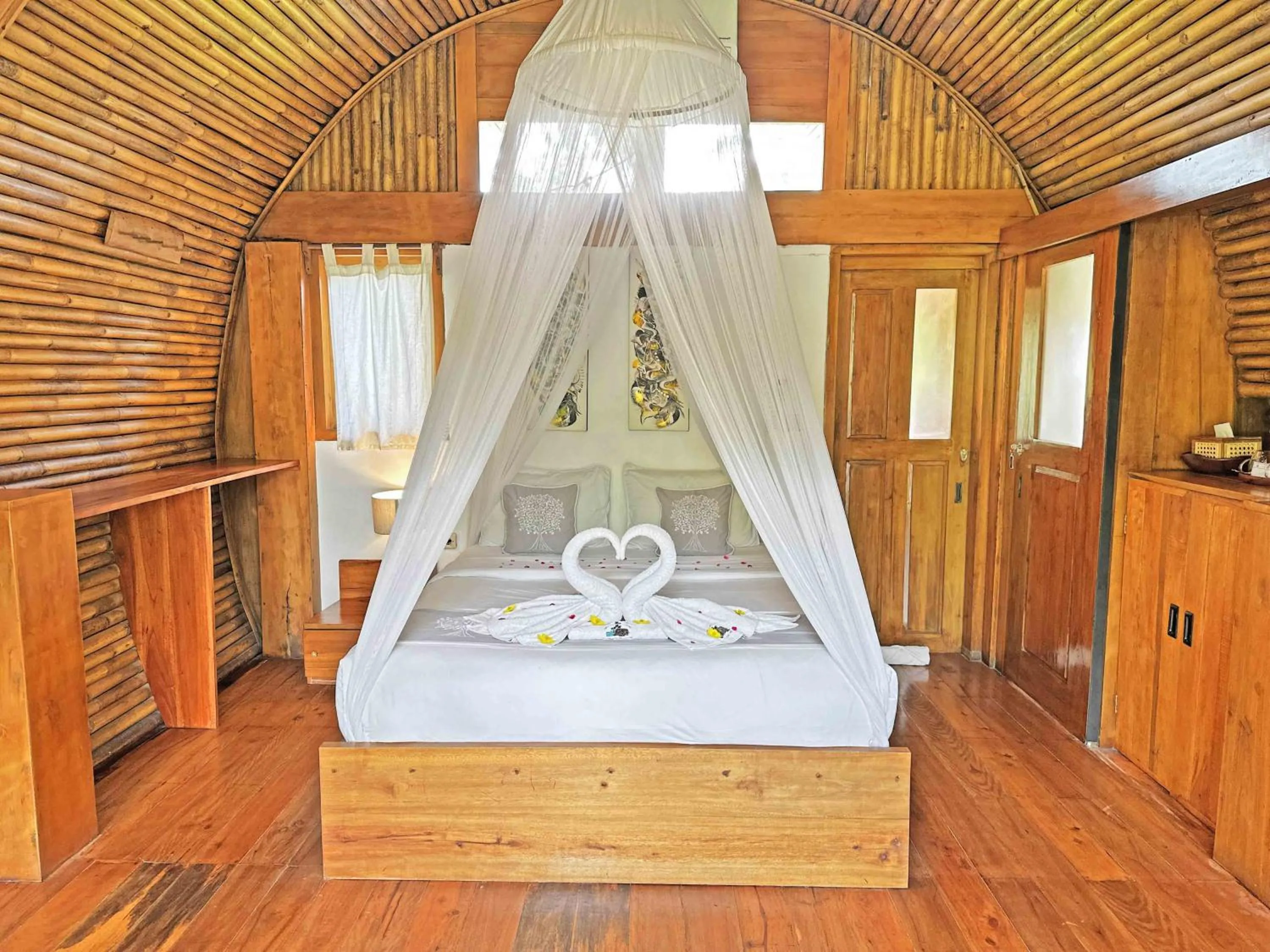 Bed in Lagoona Beach Bungalows - Eco Bungalows Batukaras