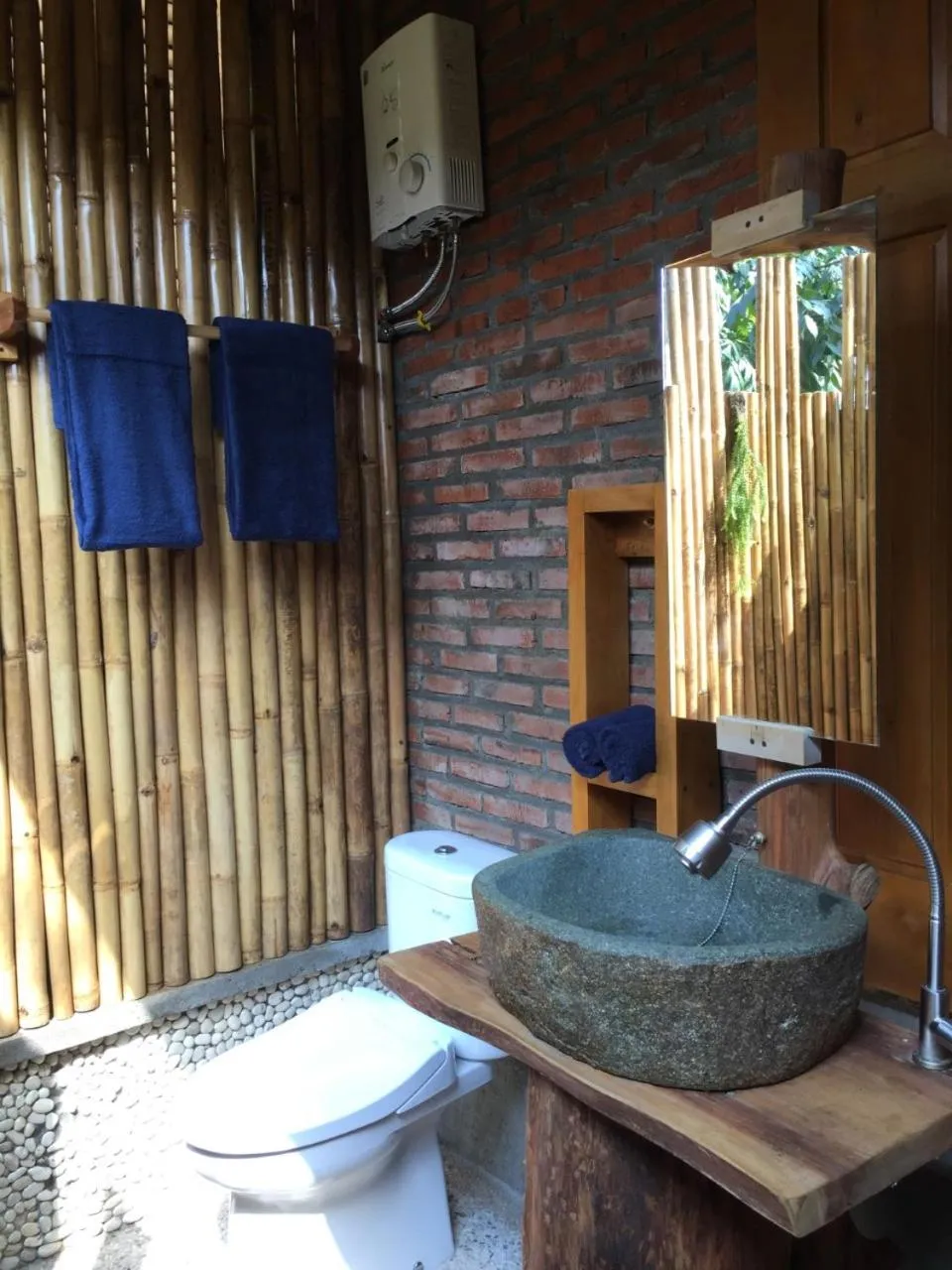 Bathroom in Lagoona Beach Bungalows - Eco Bungalows Batukaras