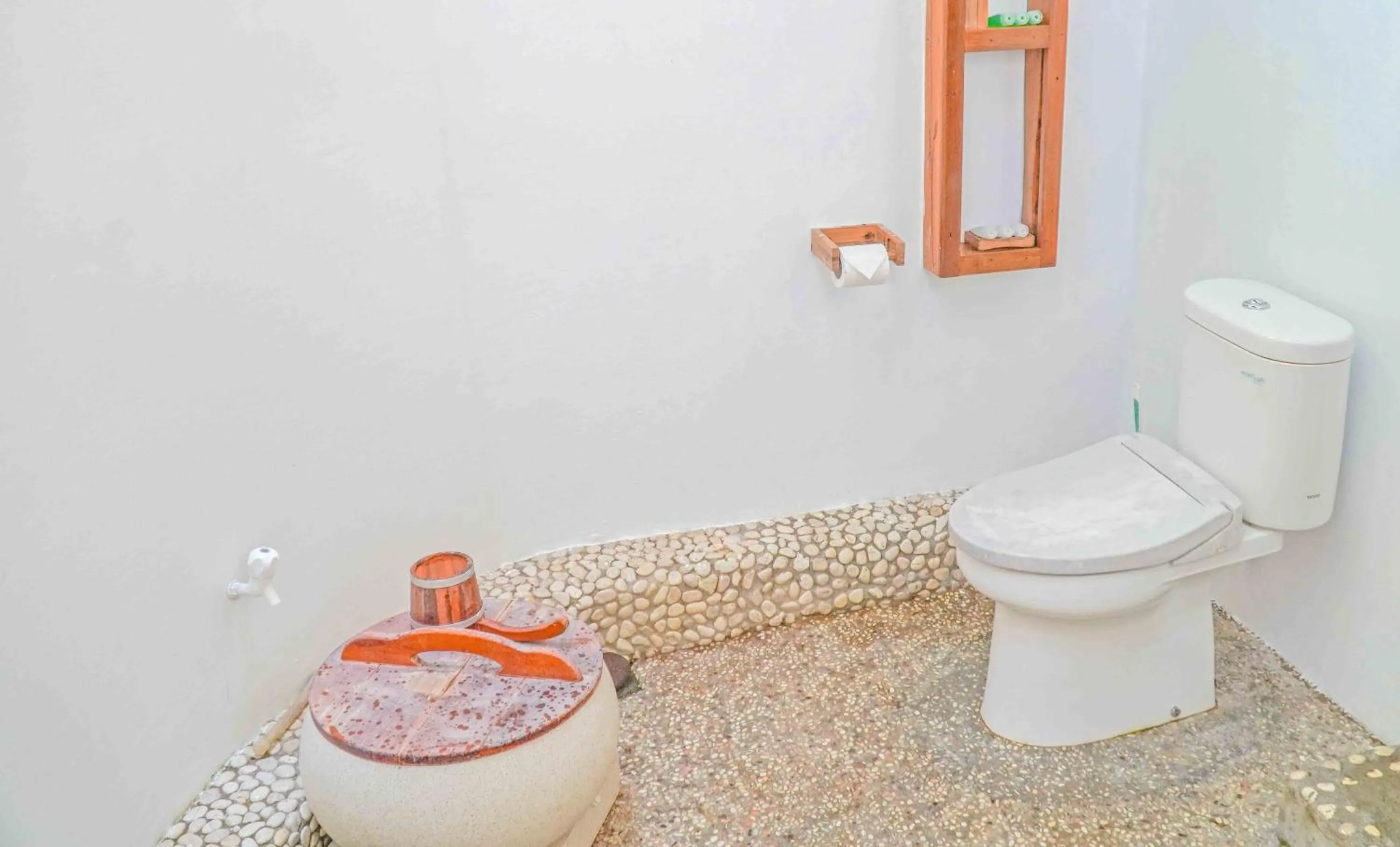 Toilet in Lagoona Beach Bungalows - Eco Bungalows Batukaras