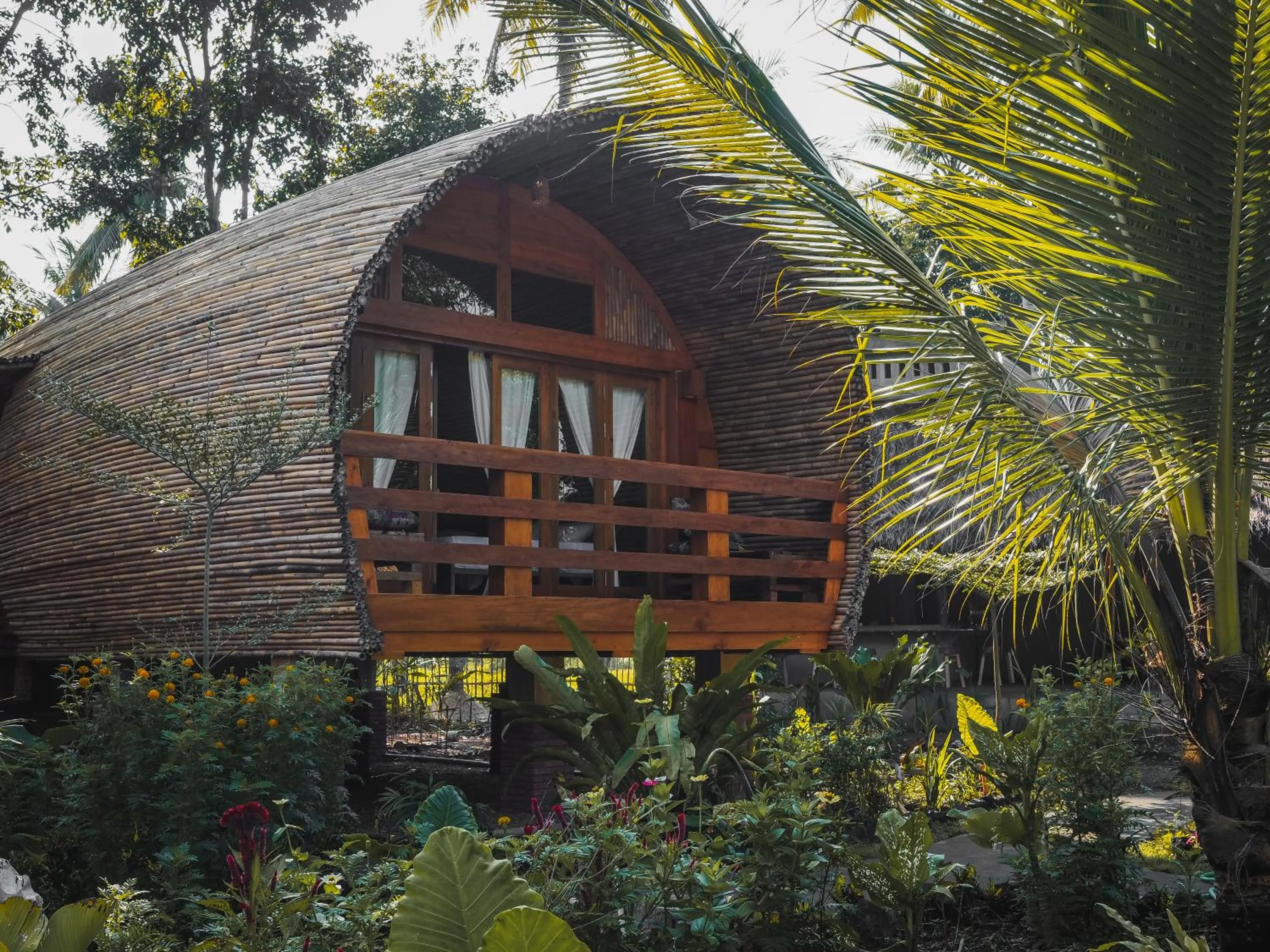 Garden in Lagoona Beach Bungalows - Eco Bungalows Batukaras