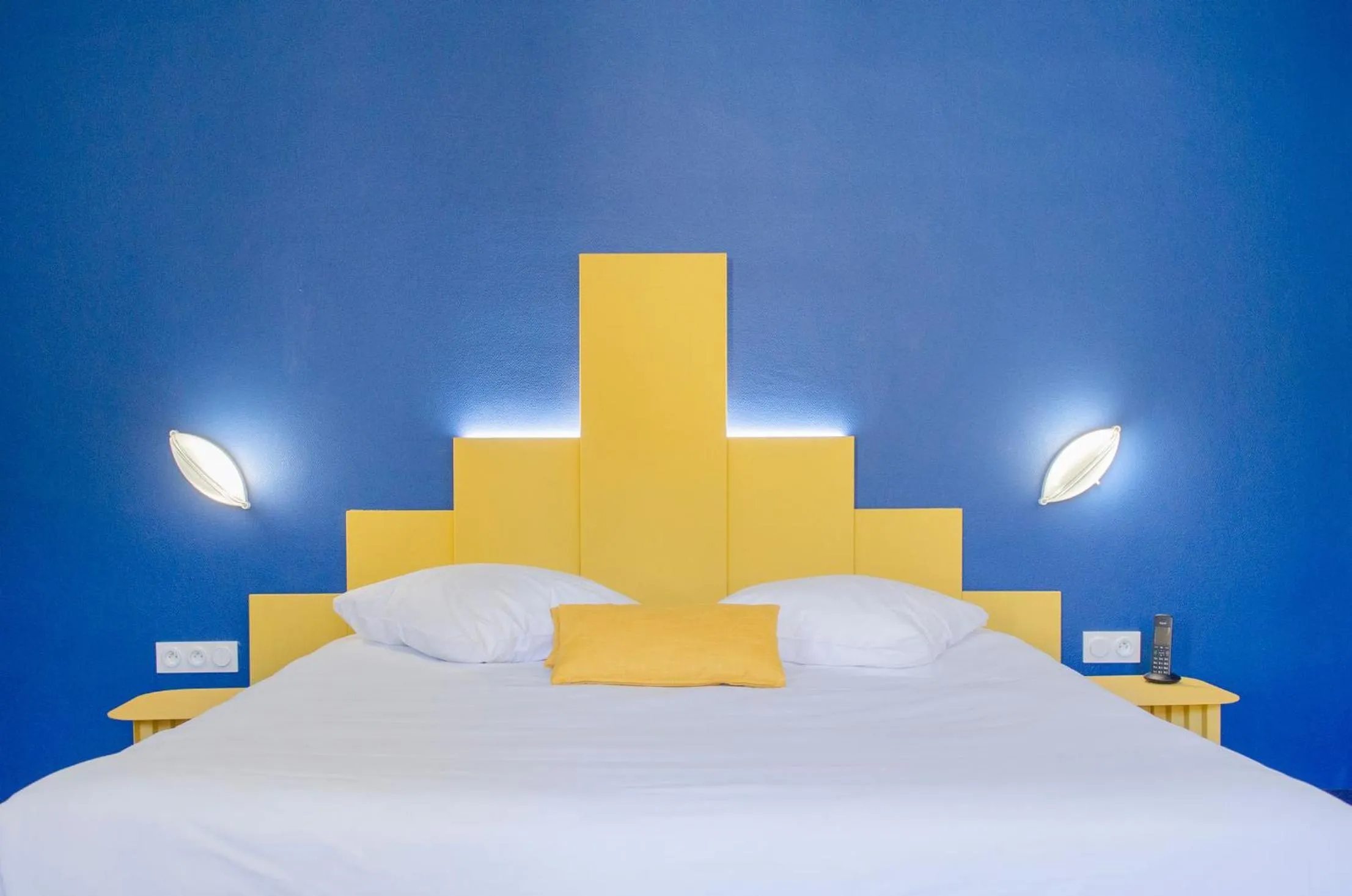 Photo of the whole room, Bed in Hôtel IMPERATOR Béziers