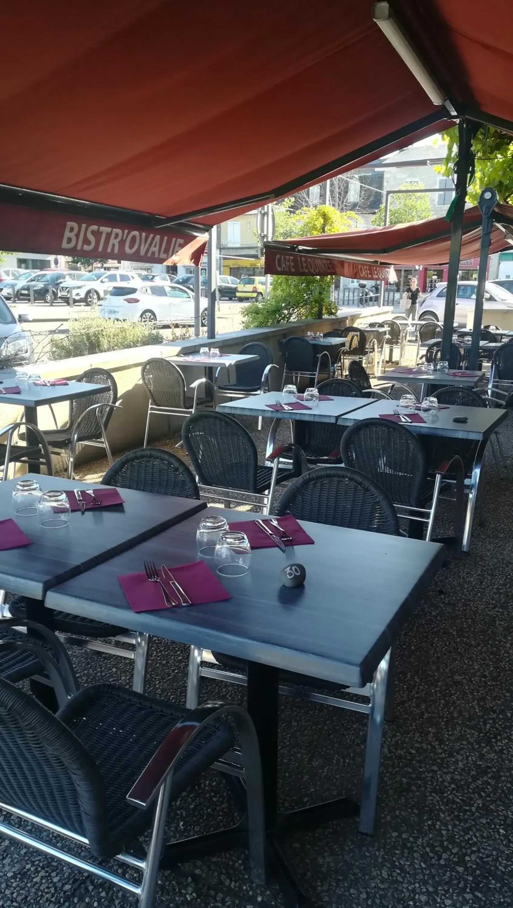 Lounge or bar in Logis Hôtels - Hôtel et Restaurant Le Lion d'Or Lounge or bar in Logis Hôtels - Hôtel et Restaurant Le Lion d'Or